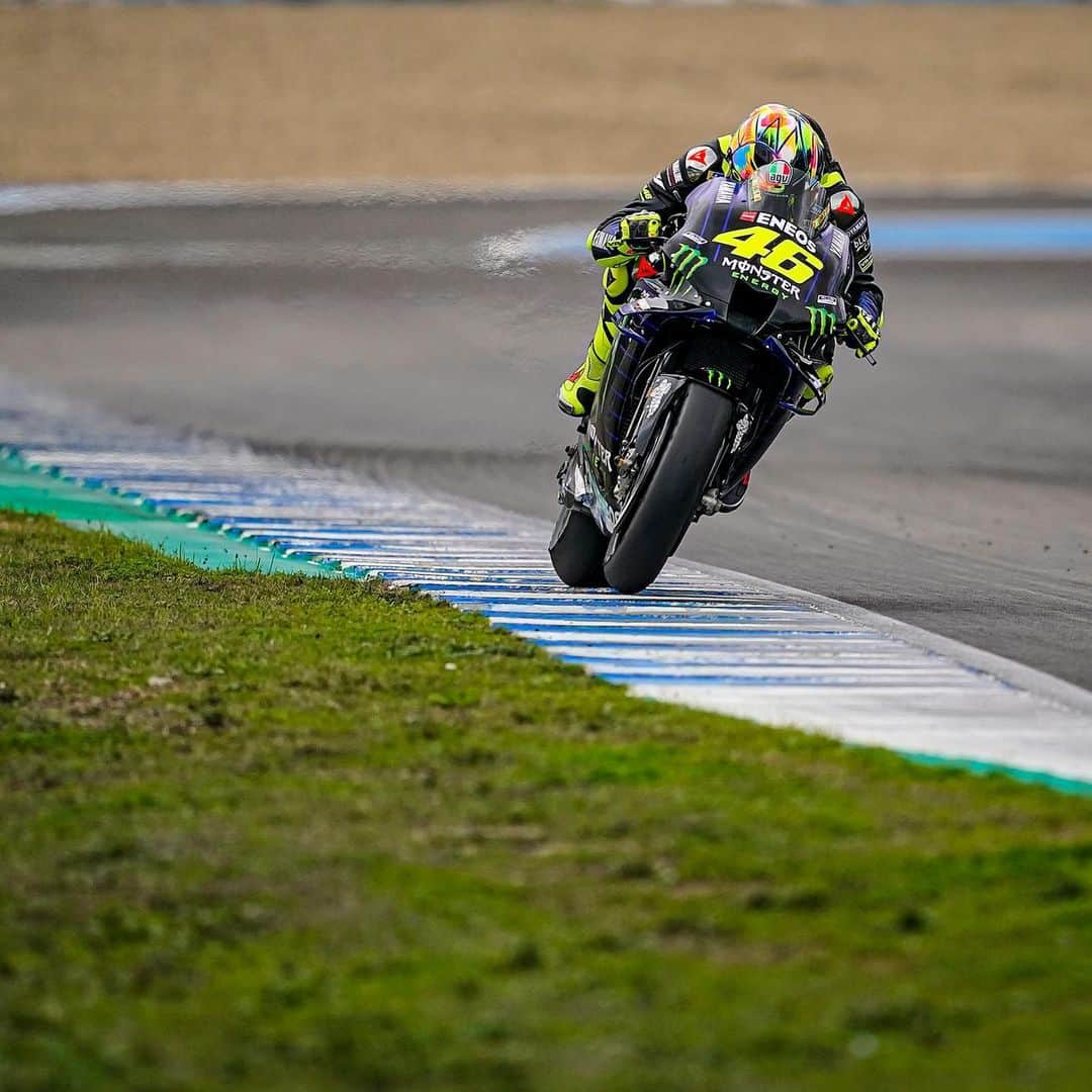 YamahaMotoGPさんのインスタグラム写真 - (YamahaMotoGPInstagram)「@valeyellow46 🗣: "We worked a lot today, even though the weather conditions weren’t fantastic. Every now and then we had some rain, we had to stop and start like this, but the track conditions were quite good anyway. We worked a lot on the new bike and made another comparison with the old one, and the feeling isn’t too bad. Some things were better, and we also have some areas where we need to work." . . #MonsterYamaha | #MotoGP | #JerezTest | #MonsterEnergy | #VR46 | @monsterenergy」11月26日 5時25分 - yamahamotogp