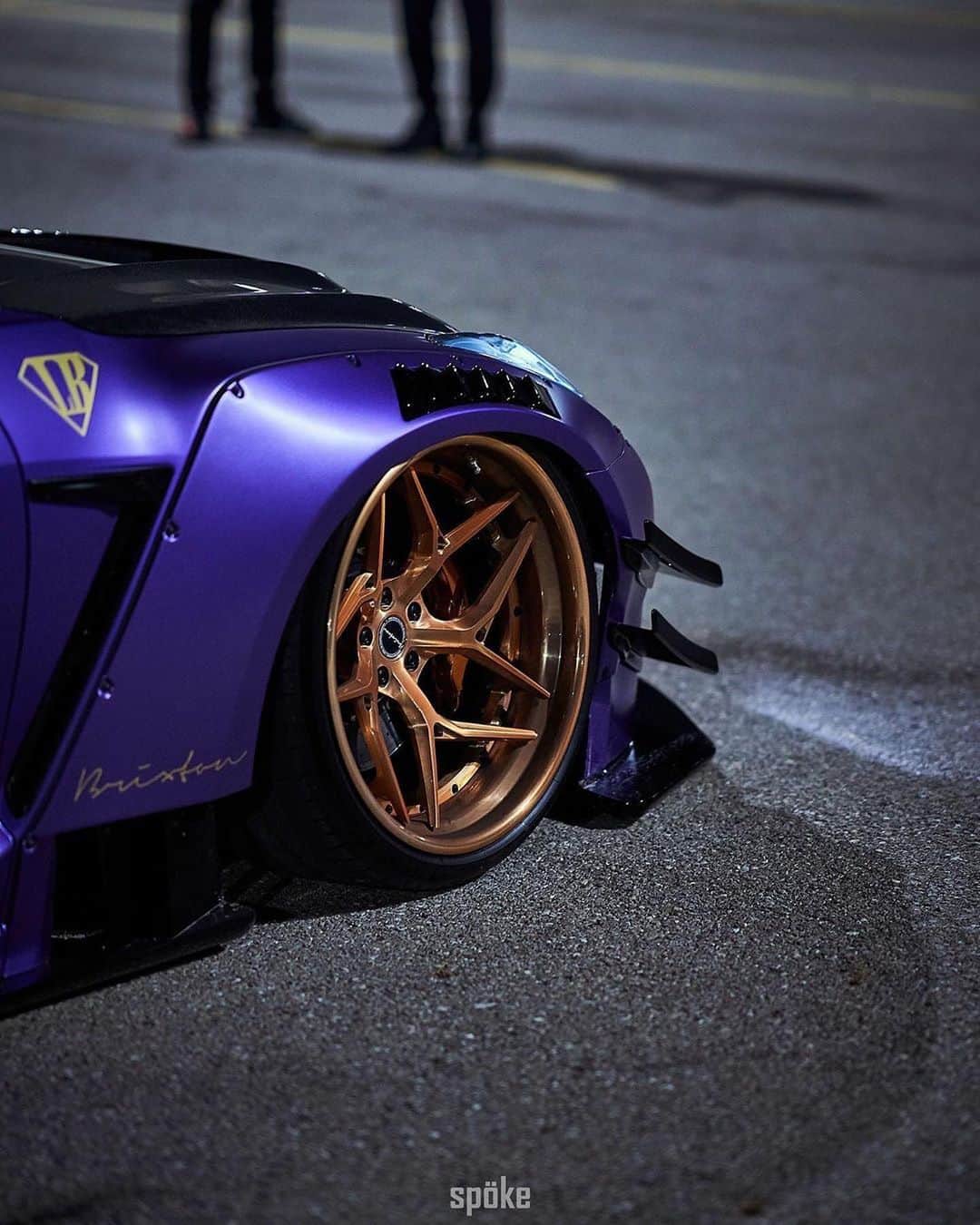 CARLiFESTYLEさんのインスタグラム写真 - (CARLiFESTYLEInstagram)「Purple Liberty Walk GTR on @brixtonforged What do you think? Photo by @spokephotos | Owner @wzjzilla #carlifestyle #GTR」11月26日 5時18分 - carlifestyle