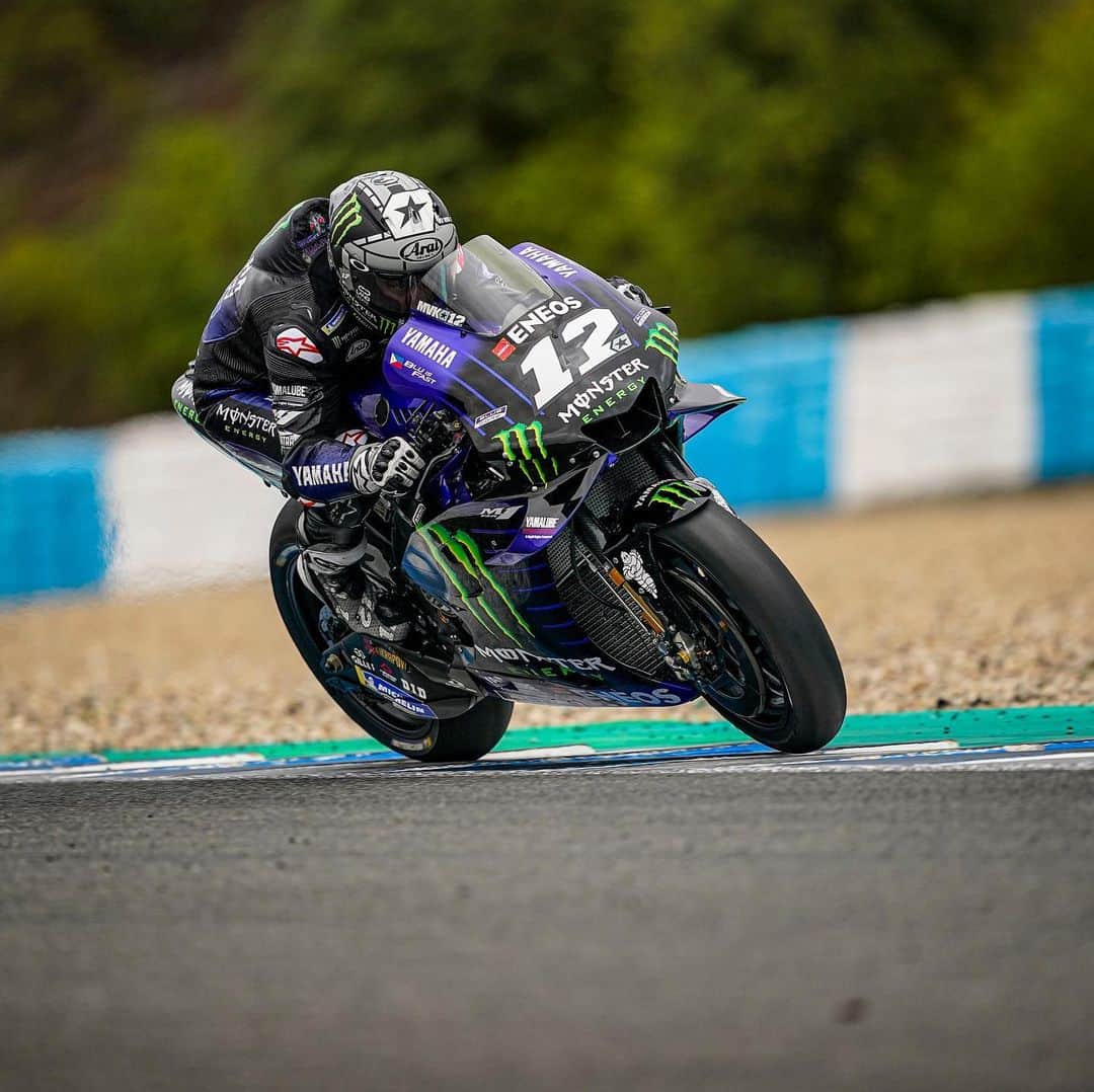 YamahaMotoGPさんのインスタグラム写真 - (YamahaMotoGPInstagram)「@maverick12official 🗣: "We are working a lot on the new engine trying to understand the positives and negative points of the new bike. This test is quite important for us to decide on the engines and take the right approach to further improve the engine on the track, which is our focus here. For sure, we are comparing the old and new items back-to-back. The positive point is that I felt good with both bikes today, so we have two good choices, which is even better. I feel we can create a lot of potential with the new engine." . . #MonsterYamaha | #MotoGP | #JerezTest | #MonsterEnergy | #MV12 | #12gang | @monsterenergy」11月26日 5時26分 - yamahamotogp