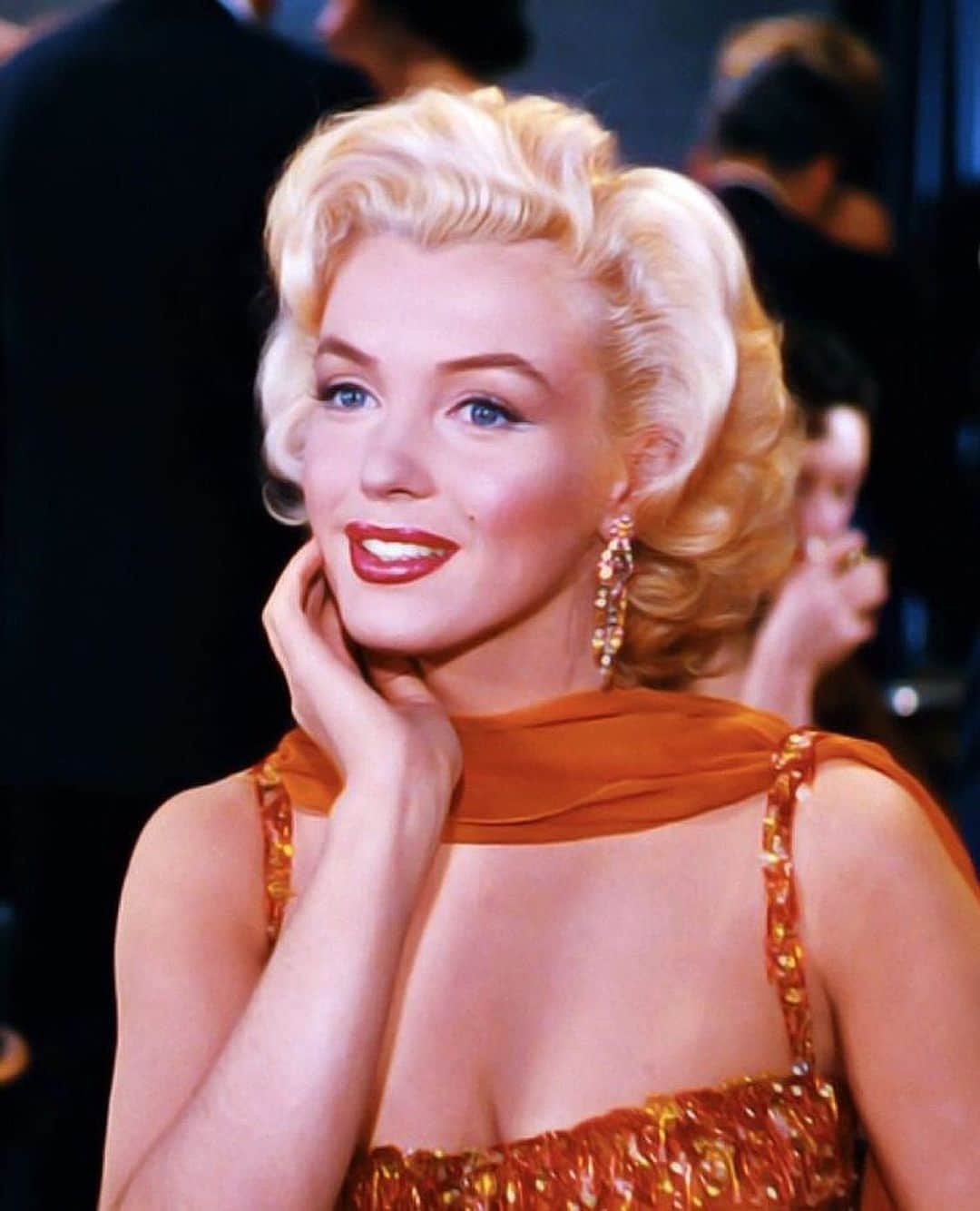 マリリン・モンローさんのインスタグラム写真 - (マリリン・モンローInstagram)「Marilyn in “Gentlemen Prefer Blondes” she looks radiant 🧡」11月26日 5時51分 - welovemarilyn