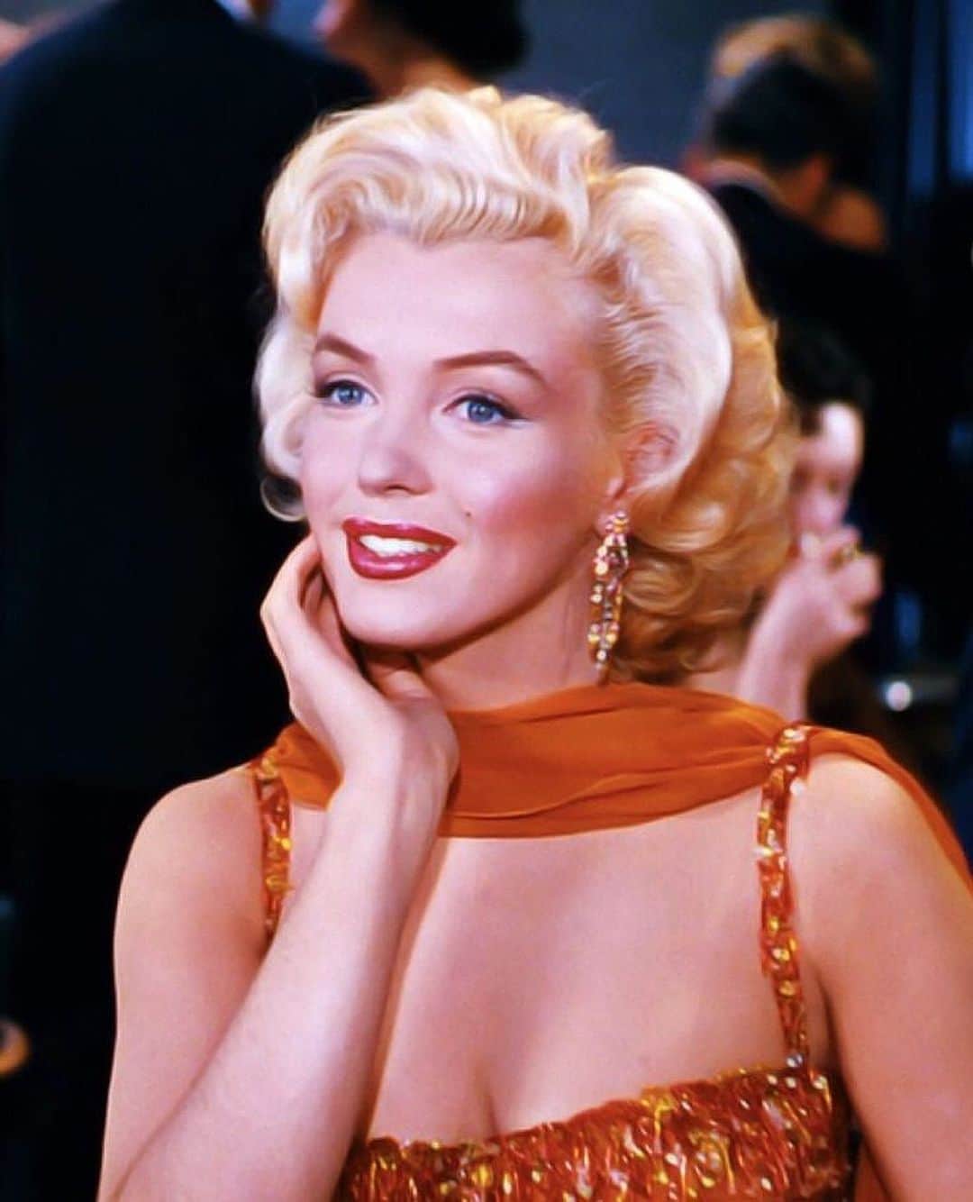 マリリン・モンローのインスタグラム：「Marilyn in “Gentlemen Prefer Blondes” she looks radiant 🧡」