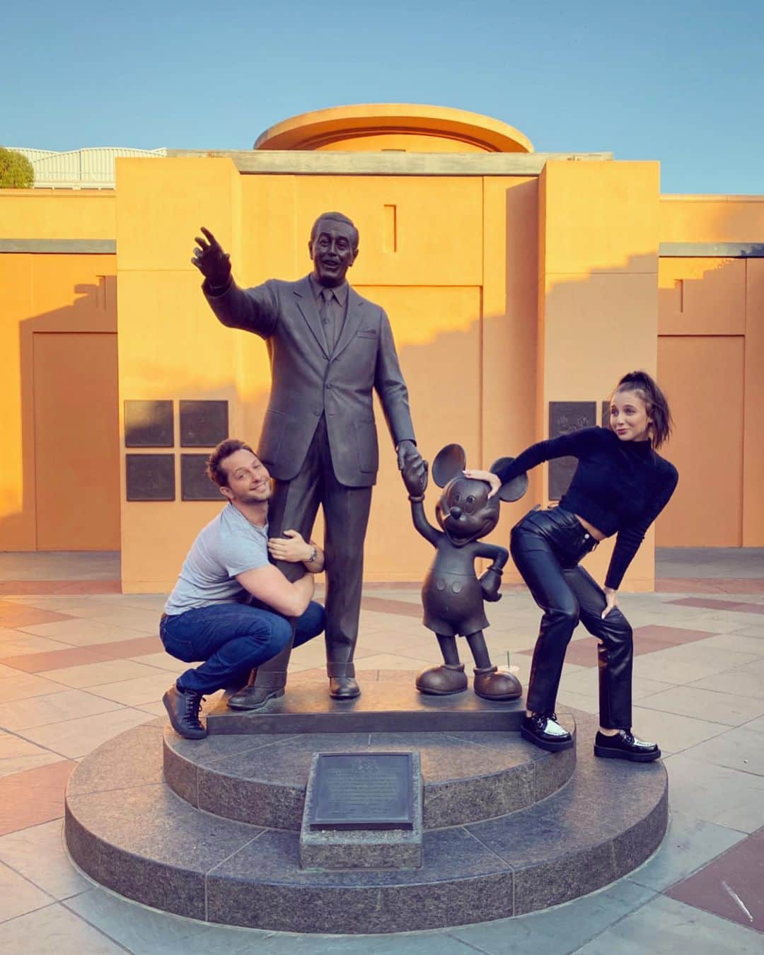 デレク・ブラスバーグさんのインスタグラム写真 - (デレク・ブラスバーグInstagram)「One of us had never been to the Disney Studios lot and when we got there insisted on taking all of these ridiculous pictures. The other one was @emmachamberlain.」11月26日 6時00分 - derekblasberg