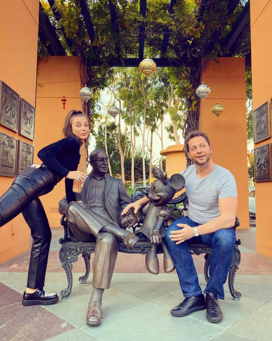 デレク・ブラスバーグさんのインスタグラム写真 - (デレク・ブラスバーグInstagram)「One of us had never been to the Disney Studios lot and when we got there insisted on taking all of these ridiculous pictures. The other one was @emmachamberlain.」11月26日 6時00分 - derekblasberg