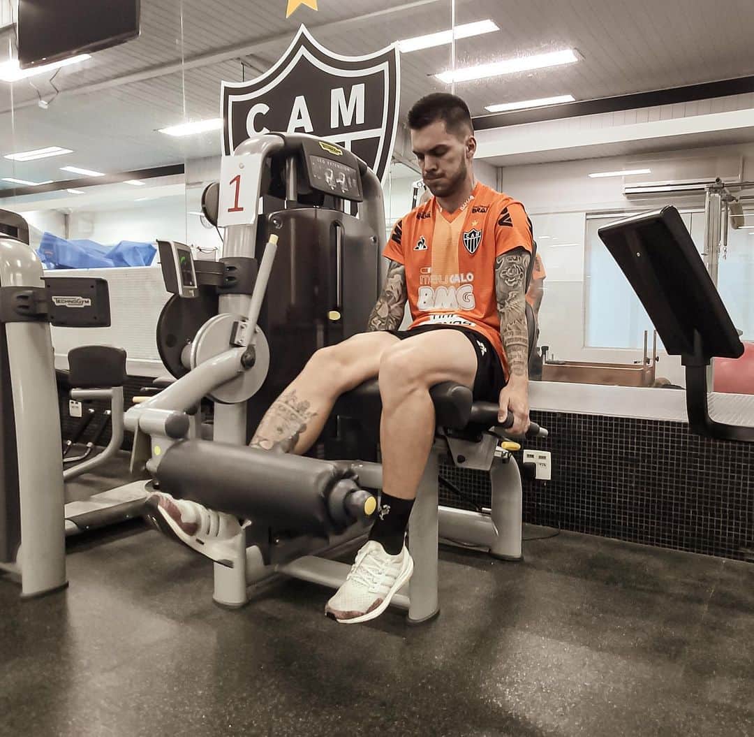 ナタンのインスタグラム：「Todo esforço será recompensado. A pegada é essa! Foco na recuperação 💪🏻 #Foco🐔#AquiéGalo」