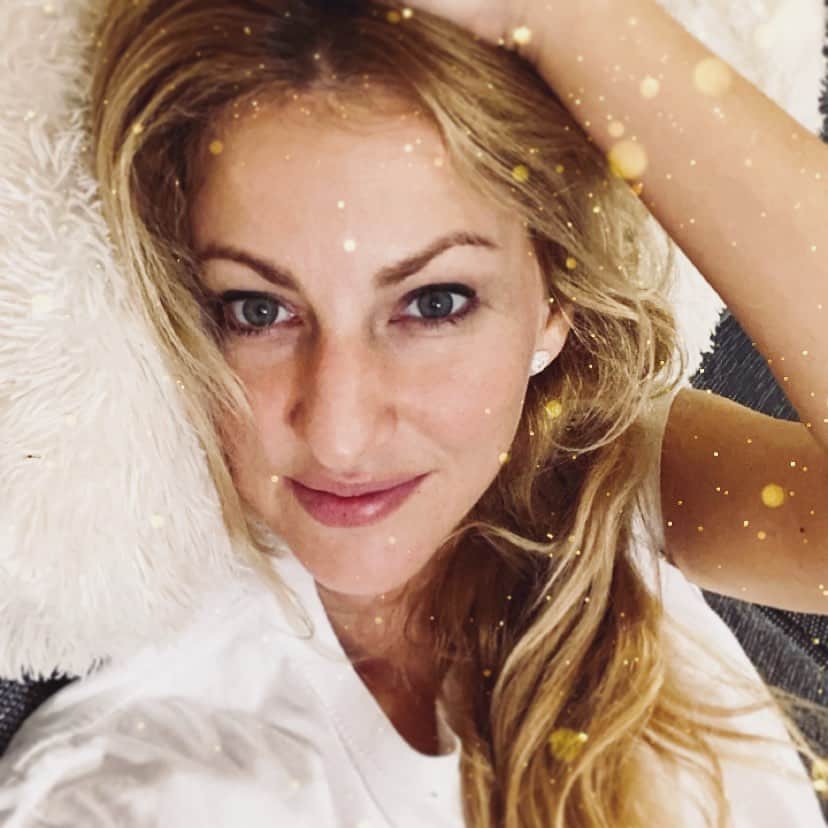 ホフマン・ノーラのインスタグラム：「✨」
