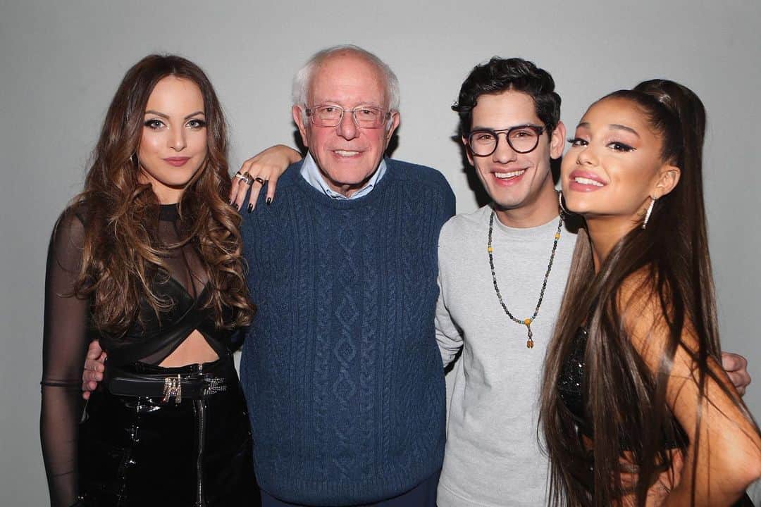 Alfredo Floresのインスタグラム：「everyday at the office is tight but Atlanta was something special. Senator Bernie Sanders stopped by. Got to photograph the BERN! Still not over it 📸✨ #feelthebern #sweetenertour」