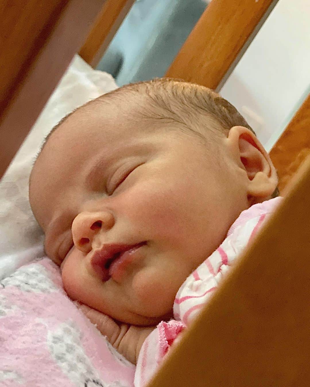 アンナ・ローソンのインスタグラム：「🌸Vivienne Kaye Chervin🌸 born November 21, 7 pounds 3 ounces 💗」