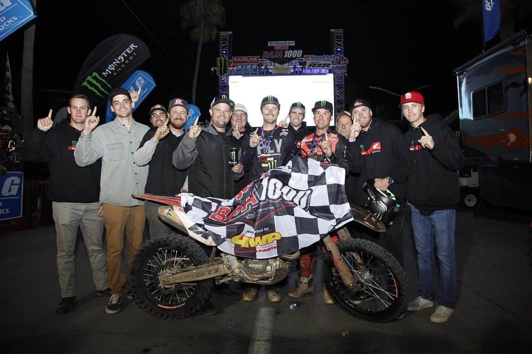 Honda Powersports USさんのインスタグラム写真 - (Honda Powersports USInstagram)「Red Rider Race Report  SCORE | The SLR Honda @slr_honda team scored a start-to-finish victory in the #Baja1000 aboard the No. 1X CRF450X, capping off the squad’s second-straight undefeated season in the series.  Trials | Repsol Honda Team ace Toni Bou @tonibou dominated the second round of the X-Trial World Championship in Rennes, France, to claim a second 2020 indoor season victory.」11月26日 6時26分 - honda_powersports_us