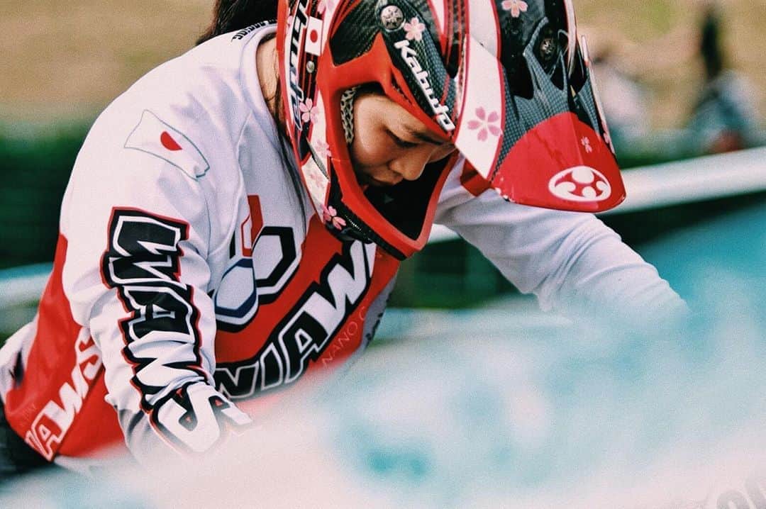 丹野夏波のインスタグラム：「It’s #Grandsweek Soo excited to race at #greatestraceonearth for the first time!  Ready for the big show😎🔥 . 今週末は世界一のBMXレースと言われるグランドナショナルに参戦します！ 初めてなのですごく楽しみ😍 . #bmx #usabmx #grandnational . Photo: @kazu18kazu」
