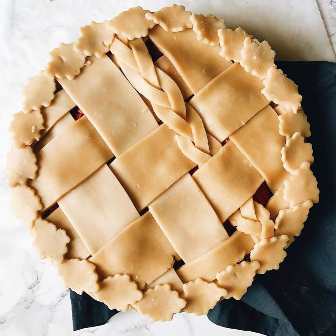 Whole Foods Marketさんのインスタグラム写真 - (Whole Foods MarketInstagram)「Looking all this pie from @katie_clova and trying to think of a clever caption but all we can think of is... Goals. 💯」11月26日 7時10分 - wholefoods