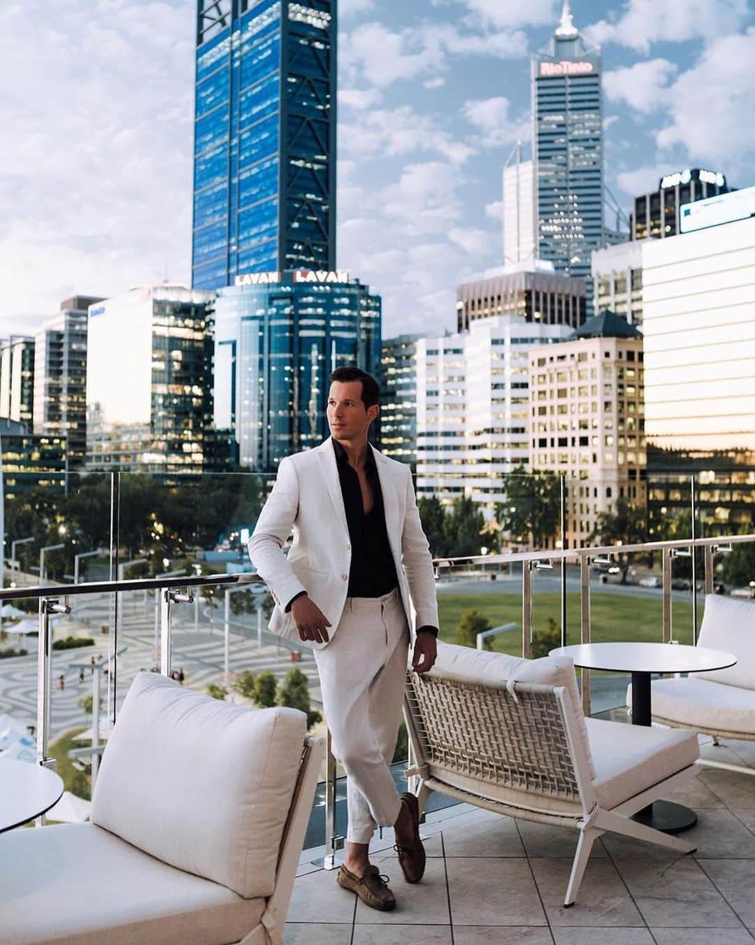 リッツ・カールトンさんのインスタグラム写真 - (リッツ・カールトンInstagram)「A grand entrance that’s sure to turn heads — The Ritz-Carlton, #Perth welcomed #RCPartner, @TomClaeren, for a dazzling getaway in #Australia. #PaidPartner⁣ ⁣ #ElizabethQuay #SwanRiver #WesternAustralia #Dazzling #Design #InteriorDesign #CityScape #Skyline #CityLights #Discover #Getaway #Elegant #Travel #Travelgram #InstaTravel #TravelDiaries」11月26日 7時22分 - ritzcarlton