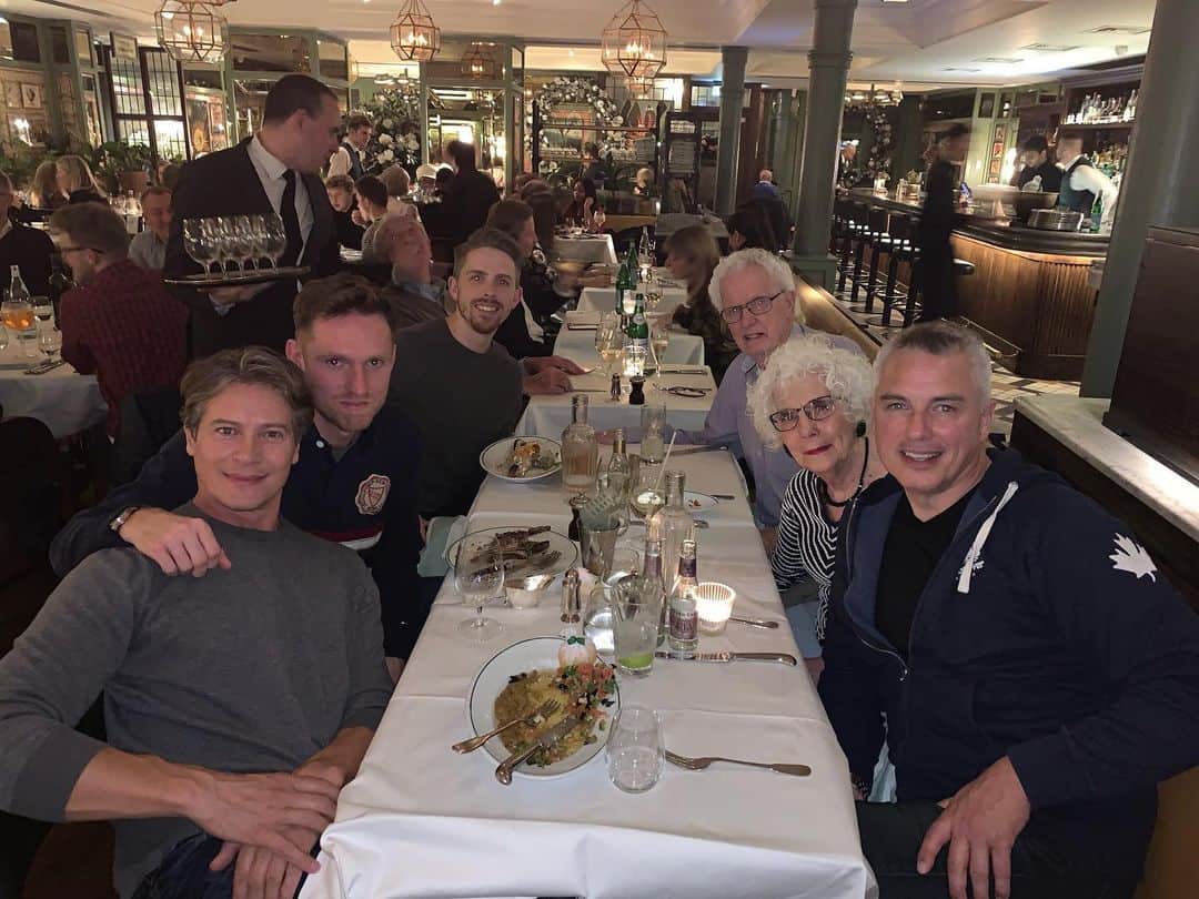 ジョン・バロウマンさんのインスタグラム写真 - (ジョン・バロウマンInstagram)「Lovely dinner tonight @ivychelsgarden after rehearsal for ‘A Fabulous Christmas tour’ JB @scottmale  @jomarbarrowman  @brindmatthew  @clayton.a13」11月26日 7時45分 - johnscotbarrowman