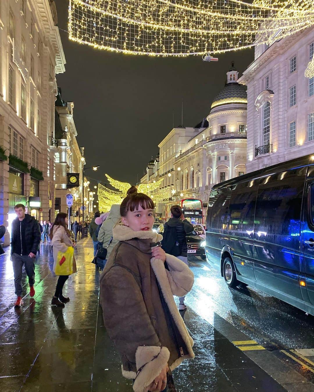 柴田紗希さんのインスタグラム写真 - (柴田紗希Instagram)「ロンドンに着きました！ 去年ぶり、2度目のロンドン🇬🇧 街はクリスマスシーズンまっさかり 綺麗で綺麗で見とれております 日本はおはようさん。 こちらはおやすみなさい。」11月26日 8時01分 - shibasaaki