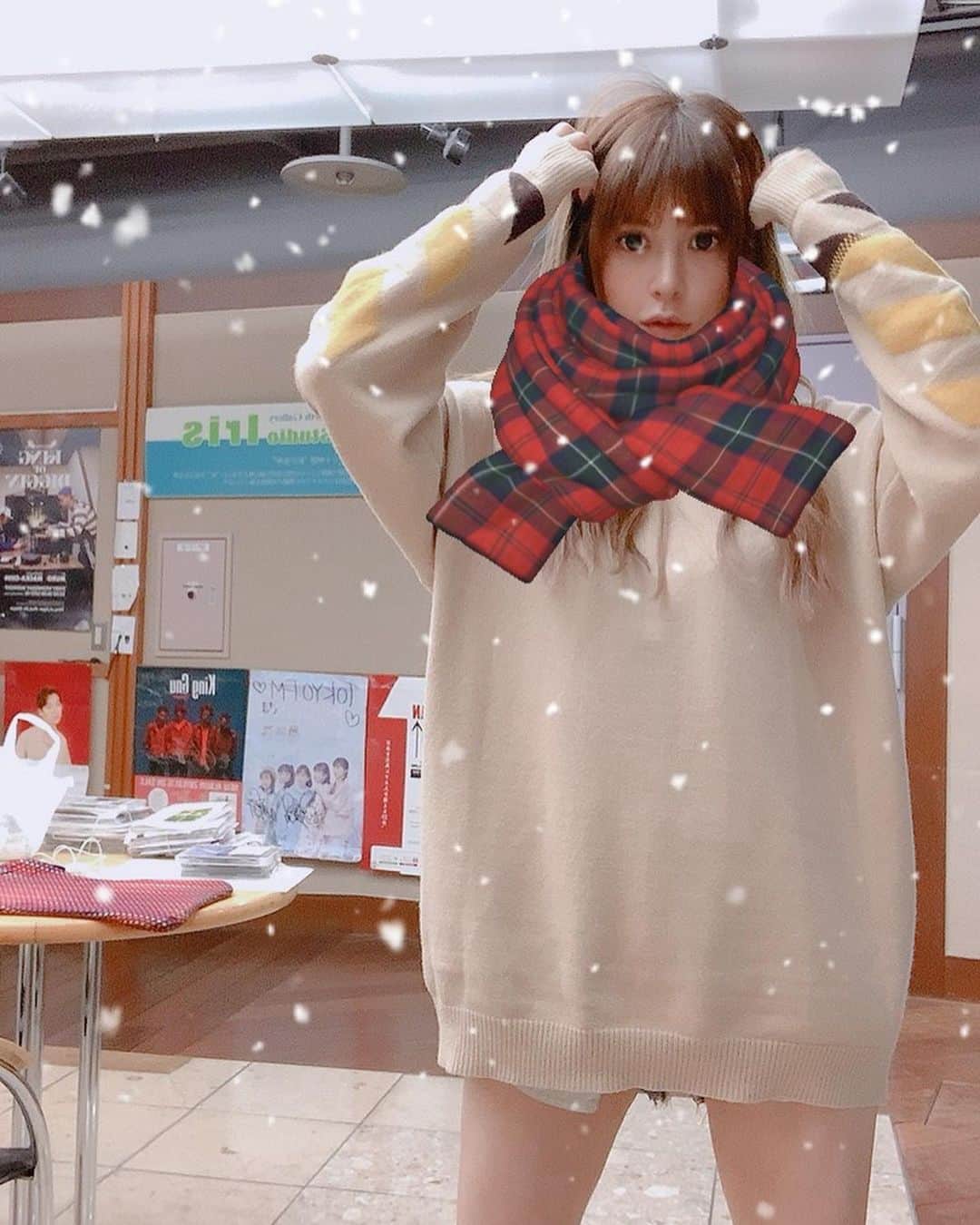 森藤恵美さんのインスタグラム写真 - (森藤恵美Instagram)「半蔵門のスタジオだけ雪が降ってる❄☃(笑)」11月26日 8時40分 - emi_morifuji