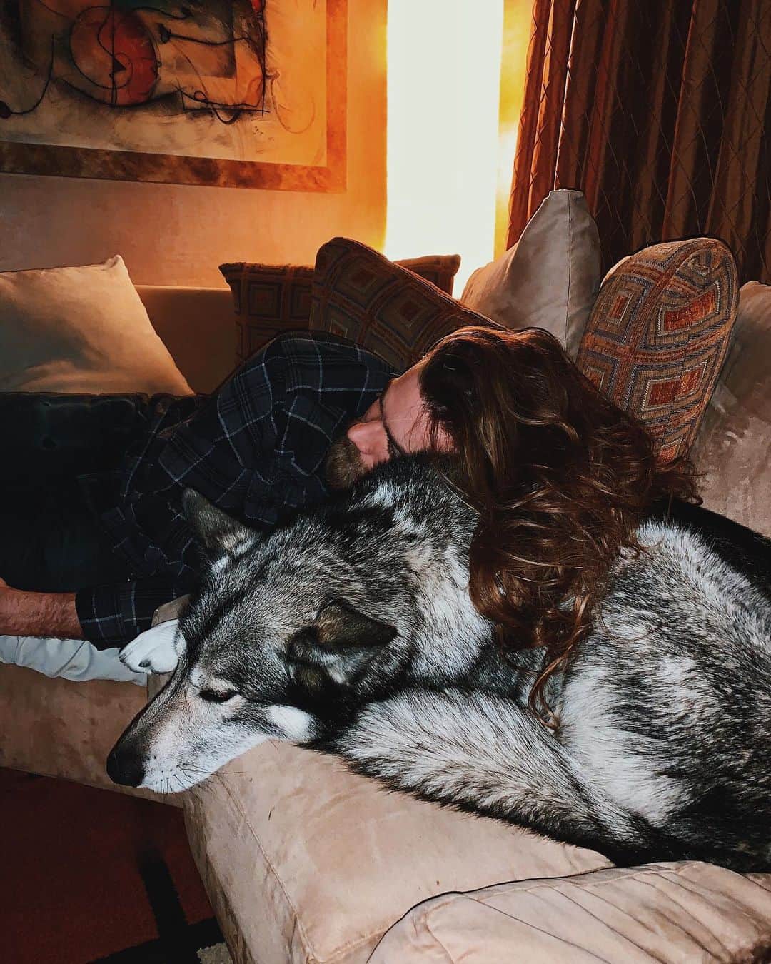 モデル、ブロック・オハーンのインスタグラム：「Wolves best friend 🐺」