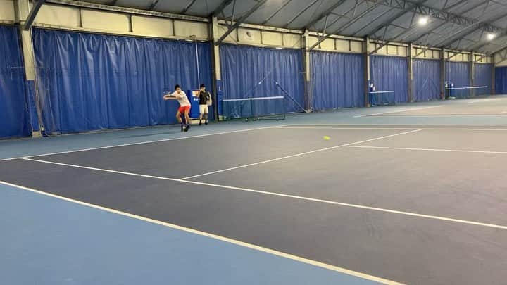 綿貫陽介のインスタグラム：「テニスやりた過ぎでやってきた！ 楽し過ぎた🎾 #tennis #スポル品川大井町  #パデル もやった #テニス #筋肉痛」