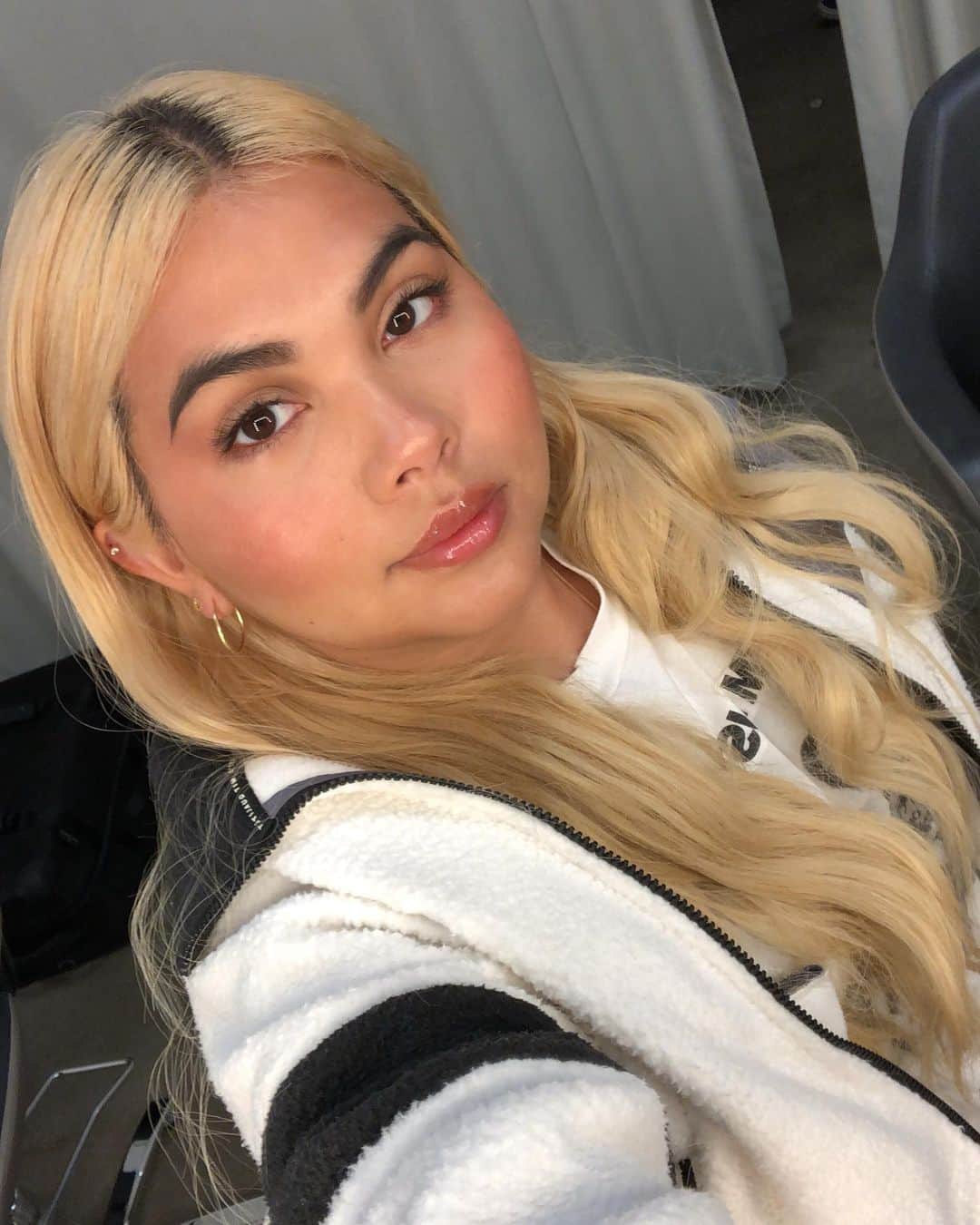 のインスタグラム：「Don’t need a filter when you got @marlavazquez 💄💋」