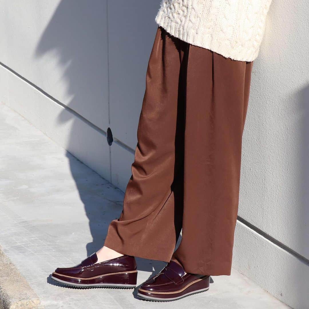 ベイビーピュアさんのインスタグラム写真 - (ベイビーピュアInstagram)「プラットフォームローファー(IN9042) ¥7,200 + tax ・ 毎年人気の厚底ローファー。 すっと履けるてキマるので、スニーカーには飽きた！という方にもオススメです。 ・ #EVOL#2019AW#19AW#autumn#winter#shoes#loafer#bitloafer#fashion#flatshoes#シューズローファー#ビットローファー#厚底ローファー#厚底#イーボル#靴#大人レディ #instagood#japan#cute#love#ootd#👠#👡#👟」11月26日 8時59分 - evol_official0