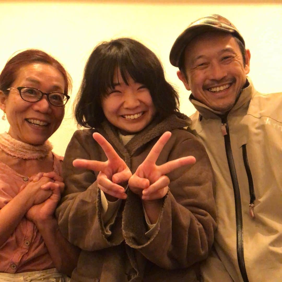 相馬有紀実のインスタグラム：「本日は映画『お口の濃い人』4日目です！ 本日相馬も劇場に行きます！！！ 今日はサービスデイで1200円(*≧∀≦*) 前売りよりも安い日✨ ユーロにありますので映画『カセットテープ』のチラシをぜひ手にとってほしいです！ 写真はカセットテープの松本監督と、立川にある【酒歩たから】の岡村さんと♪」