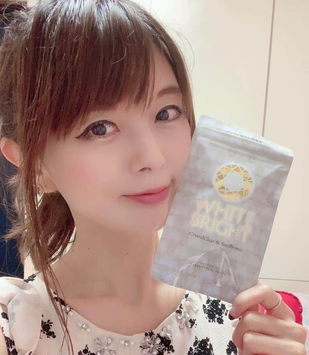 のインスタグラム：「美白サプリ販売実績No 1『White bright』¨̮♡︎ * * ホワイトケアは今は塗るから飲むの時代🌟 しみ、くすみ、日焼けた対策にオススメ💓 * 満足度97.5%‼️信頼できるサプリ💊 * 冬って日焼け対策忘れがちだけど飲むサプリなら ちゃんとケアできるよ😊💓 * リンク⬇️気になる方はチェックしてみてね  https://is.gd/tcA4cb * #ホワイトブライト #White bright #日焼け止めサプリ #シミケア #くすみケア #サプリメント #美容サプリメント #スキンケア #さとみの美容記録」