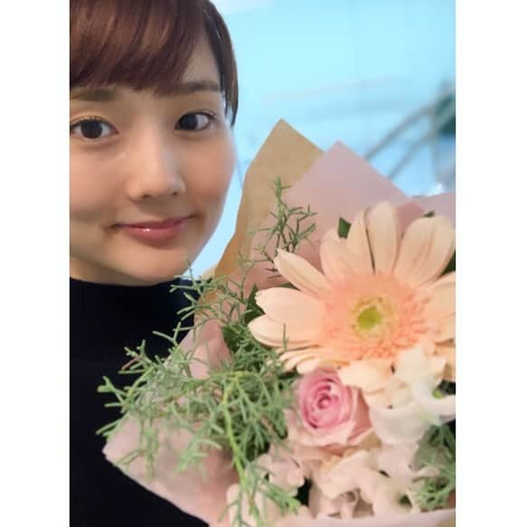 伊藤友季子さんのインスタグラム写真 - (伊藤友季子Instagram)「ーᵗᑋᵃᐢᵏ ᵞᵒᵘ* 良い香りの可愛いブーケを頂いて ふわっと優しい温かさが身に沁みた。 私のことを考えて選んでくれた気持ちがまた嬉しい。 今日の東京はまたぐっと冷え込んでますね❄︎ 温かくお過ごしください！ . –––––––––––––––––––––––––––––––––––––———— #バレエ #バレエスタジオ #バレエ教室 #バレエダンサー #バレエ講師 #バレエ発表会 #lilacballethouse #ライラックバレエハウス #ブーケ #花束 #花 #flower #bouquet」11月26日 9時21分 - yukiko_xx