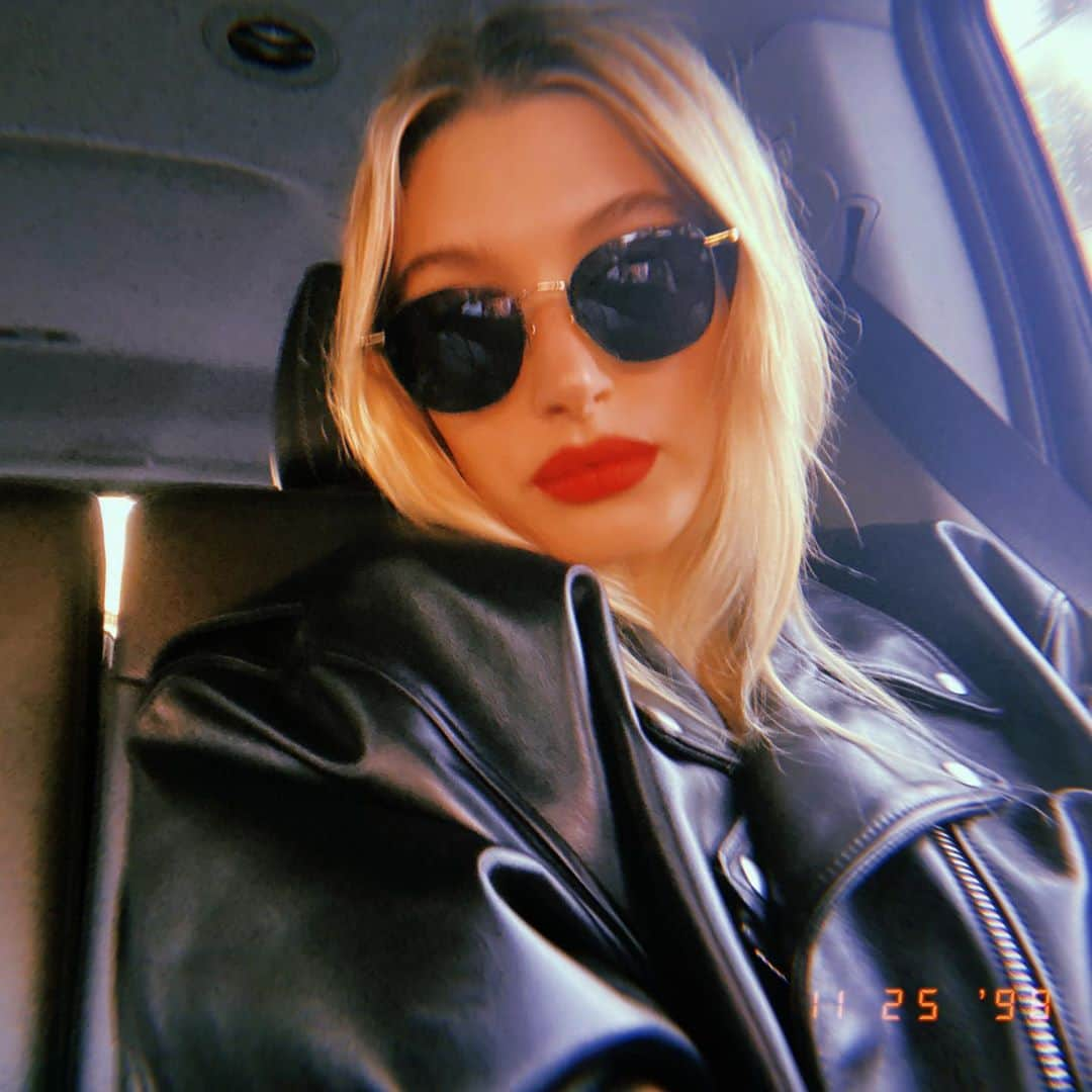 ハイレイ・ロード・ボールドウィンさんのインスタグラム写真 - (ハイレイ・ロード・ボールドウィンInstagram)「*lasts in red lip for 15 mins」11月26日 9時18分 - haileybieber