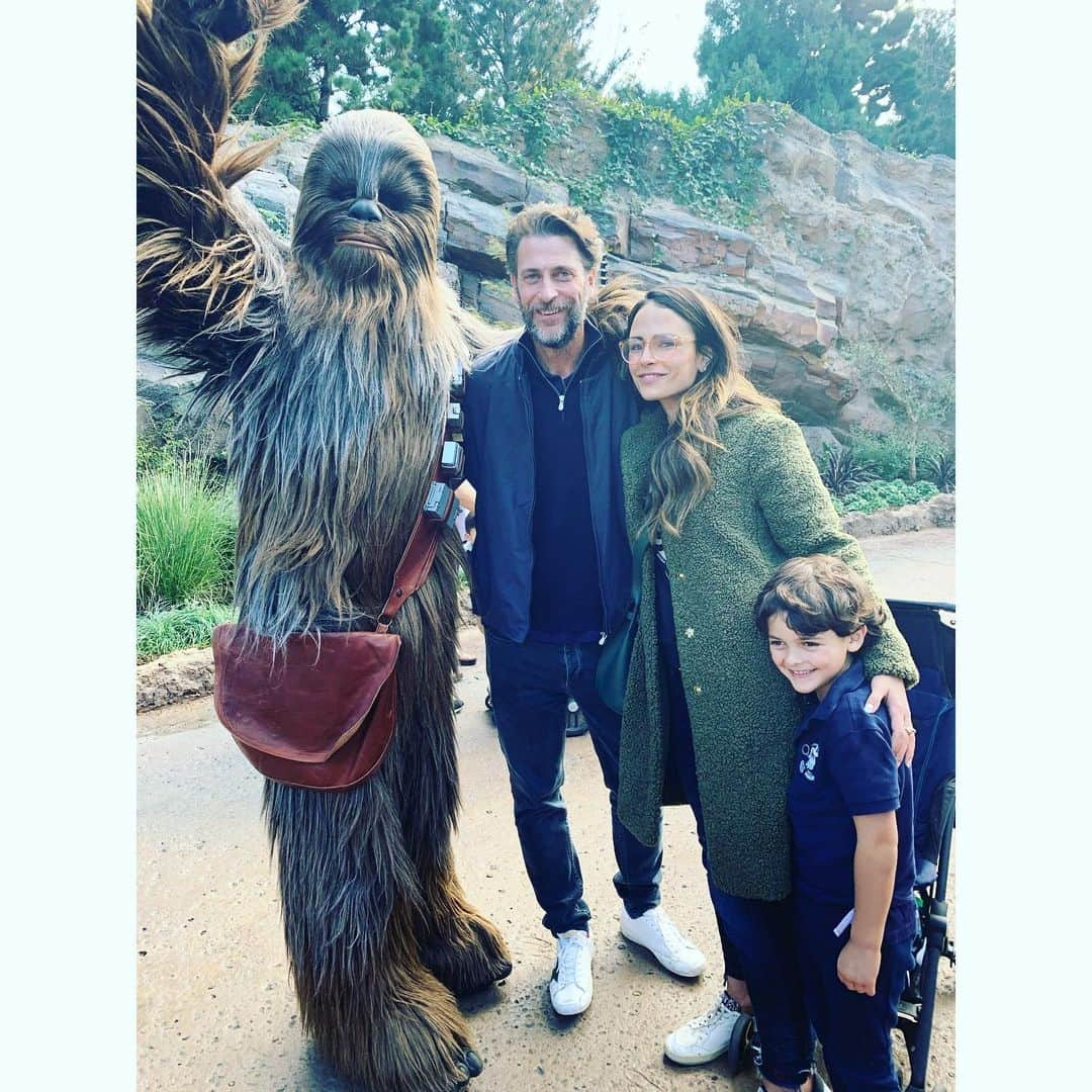 ジョーダナ・ブリュースターさんのインスタグラム写真 - (ジョーダナ・ブリュースターInstagram)「We made some new friends today @disneyland #disneyland」11月26日 9時19分 - jordanabrewster