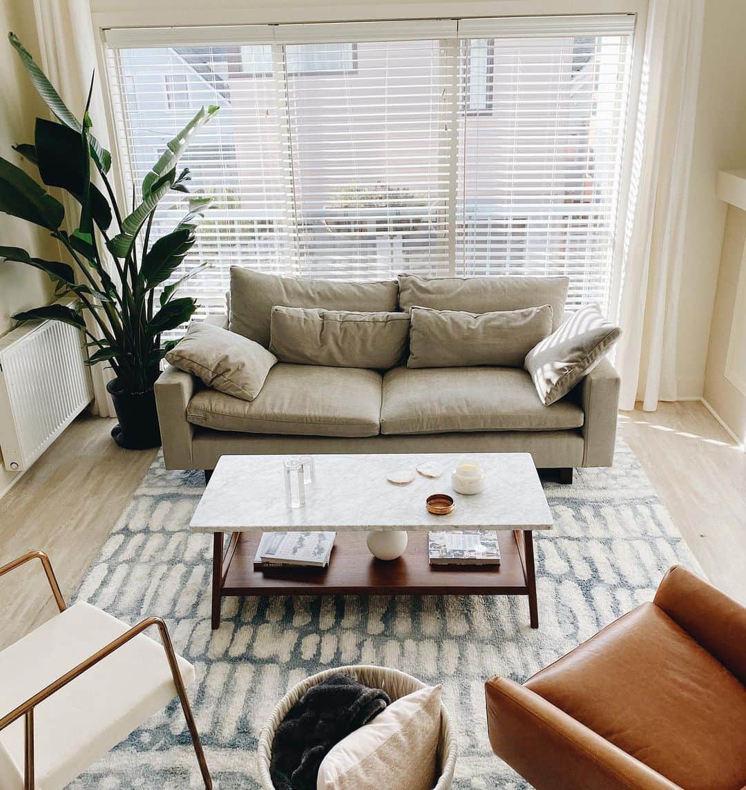 Monica Churchのインスタグラム：「Welcome to my home 🤗 sooo happy with how my living room has turned out! Found this awesome mid century coffee table from a @facebookmarketplace seller here in Seattle. My house tour video is now up on my channel, go watch to see how I achieved this #FacebookMarketplaceMakeover #Ad」