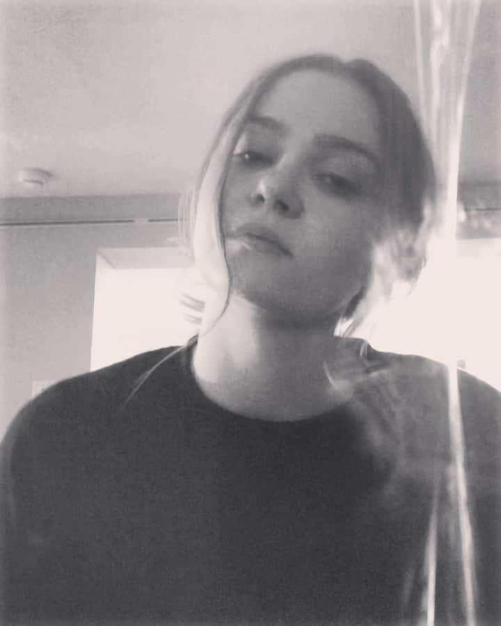 キーリー・マーシャルのインスタグラム：「Writing love songs on the piano I learned to play on. But I love this Chorus by @gracieabrams #meanit #gracieabrams」