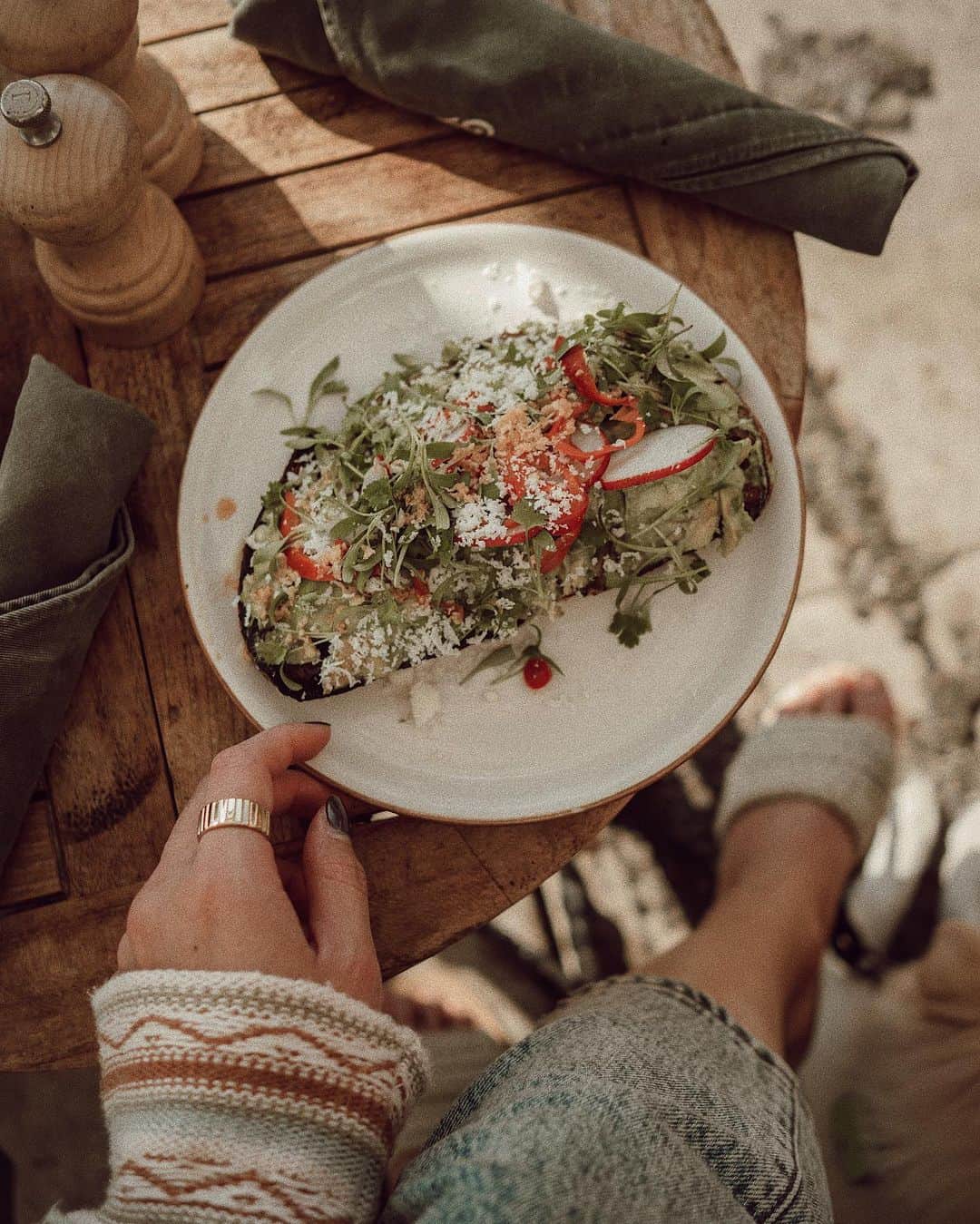 W E Y L I Eのインスタグラム：「Spontaneous brunch date with Wah this morning 💕」