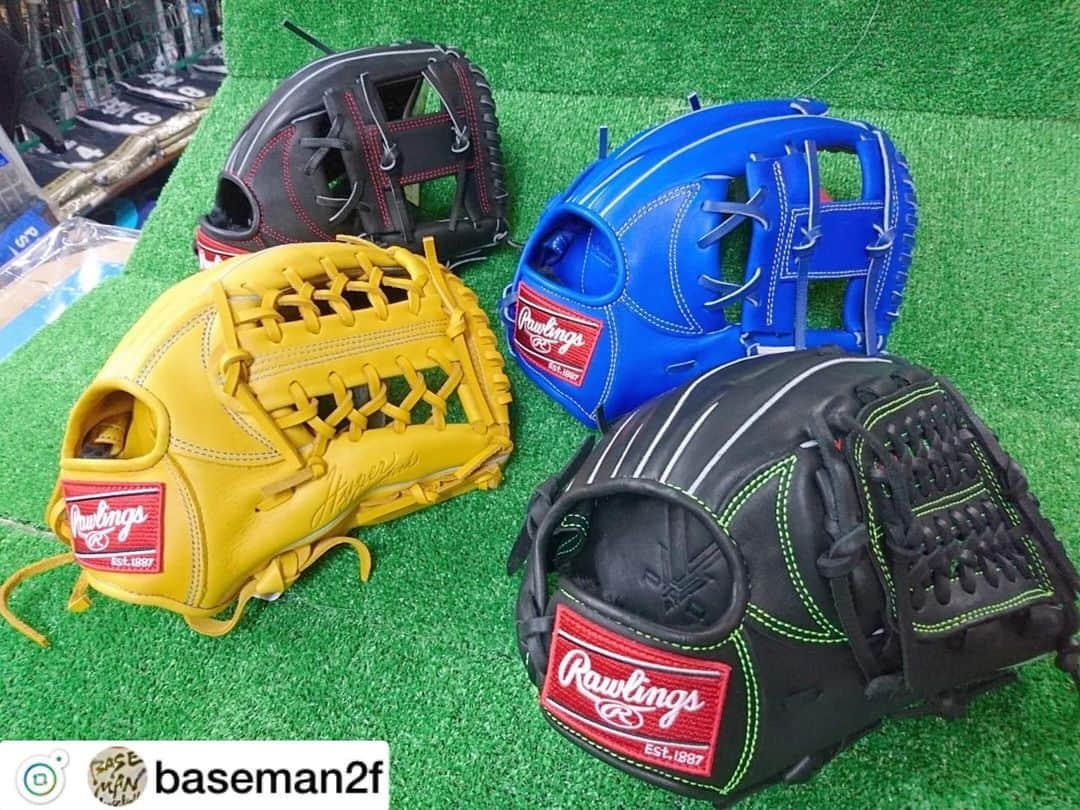 Rawlings Japanさんのインスタグラム写真 - (Rawlings JapanInstagram)「#Repost @baseman2f with @get_repost ・・・ 本日は ローリングス より少年グローブです！  2枚目 ハイパーテックは柔らかく直ぐ使えるグラブで始めたばかりの方にオススメです！ 3枚目 そしてHOHの少年用グラブは革がしっかりしており、手の中はデュアルパームテックになっているので補強になり、衝撃も緩和されます！  何といってもカラーリングやステッチ(糸)がかっこよく、鮮やかです😌  #ベースマン #飯田橋 #野球 #野球専門店 #ソフト #ソフトボール #グローブ #グラブ #ローリングス #デュアルパームテック #HOHグラブ #柔らかい #ペルー #softball #wbsc #baseball #baseman @rawlings_japan_llc」11月26日 9時58分 - rawlings_japan_llc