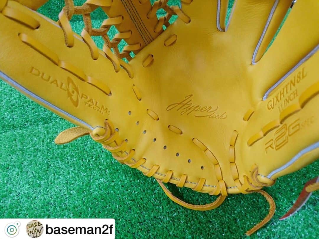 Rawlings Japanさんのインスタグラム写真 - (Rawlings JapanInstagram)「#Repost @baseman2f with @get_repost ・・・ 本日は ローリングス より少年グローブです！  2枚目 ハイパーテックは柔らかく直ぐ使えるグラブで始めたばかりの方にオススメです！ 3枚目 そしてHOHの少年用グラブは革がしっかりしており、手の中はデュアルパームテックになっているので補強になり、衝撃も緩和されます！  何といってもカラーリングやステッチ(糸)がかっこよく、鮮やかです😌  #ベースマン #飯田橋 #野球 #野球専門店 #ソフト #ソフトボール #グローブ #グラブ #ローリングス #デュアルパームテック #HOHグラブ #柔らかい #ペルー #softball #wbsc #baseball #baseman @rawlings_japan_llc」11月26日 9時58分 - rawlings_japan_llc