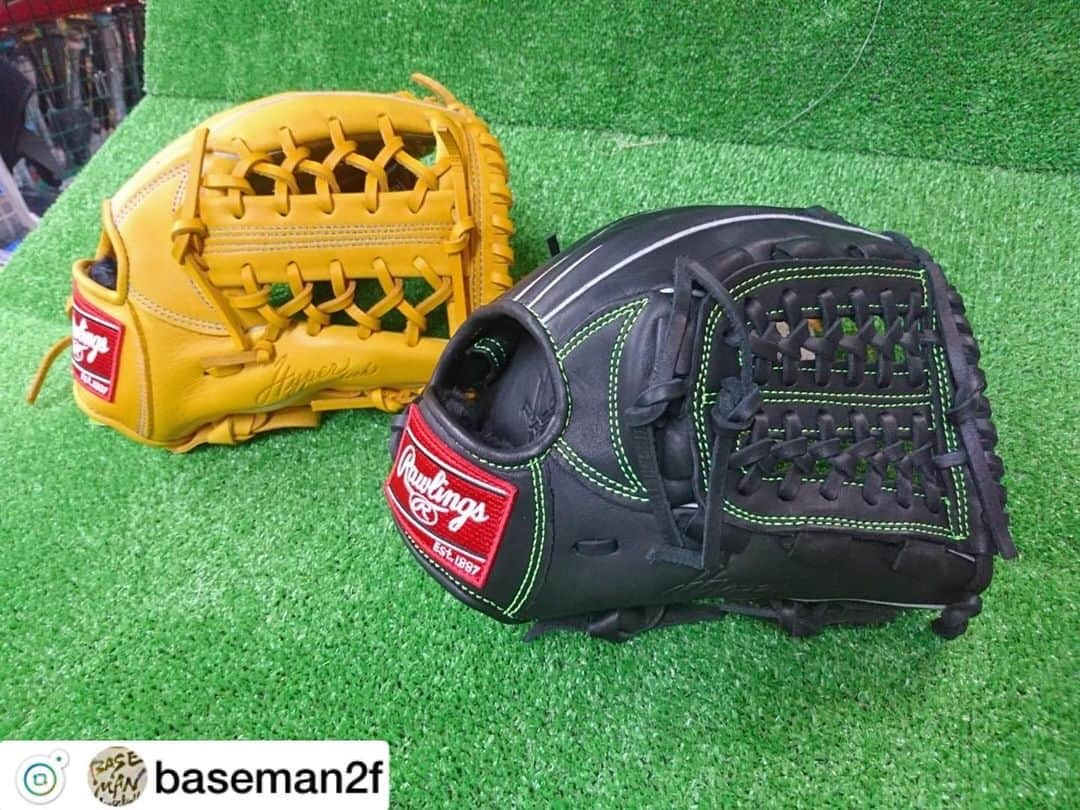 Rawlings Japanさんのインスタグラム写真 - (Rawlings JapanInstagram)「#Repost @baseman2f with @get_repost ・・・ 本日は ローリングス より少年グローブです！  2枚目 ハイパーテックは柔らかく直ぐ使えるグラブで始めたばかりの方にオススメです！ 3枚目 そしてHOHの少年用グラブは革がしっかりしており、手の中はデュアルパームテックになっているので補強になり、衝撃も緩和されます！  何といってもカラーリングやステッチ(糸)がかっこよく、鮮やかです😌  #ベースマン #飯田橋 #野球 #野球専門店 #ソフト #ソフトボール #グローブ #グラブ #ローリングス #デュアルパームテック #HOHグラブ #柔らかい #ペルー #softball #wbsc #baseball #baseman @rawlings_japan_llc」11月26日 9時58分 - rawlings_japan_llc