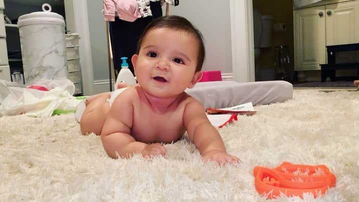 ニコール・ ポリッツィのインスタグラム：「SCREAMING 😩😩 #Squishy」