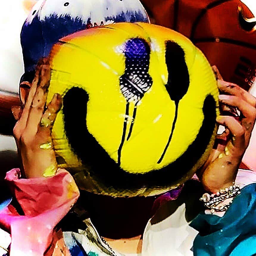 G-DRAGONのインスタグラム：「#AD 19.11.23-19.11.24💐 #Thefloweristheyouthoflife #PEACENOISEONE」