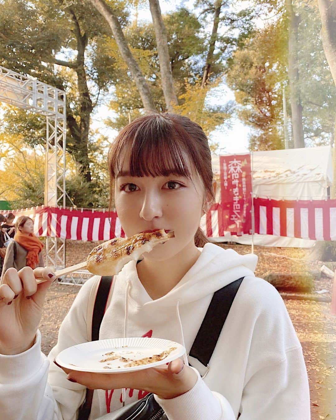 市野莉子さんのインスタグラム写真 - (市野莉子Instagram)「すんごい食べかけの五平餅😂食べてる時が一番幸せ〜 #りかりこ」11月26日 19時26分 - riko_ichino