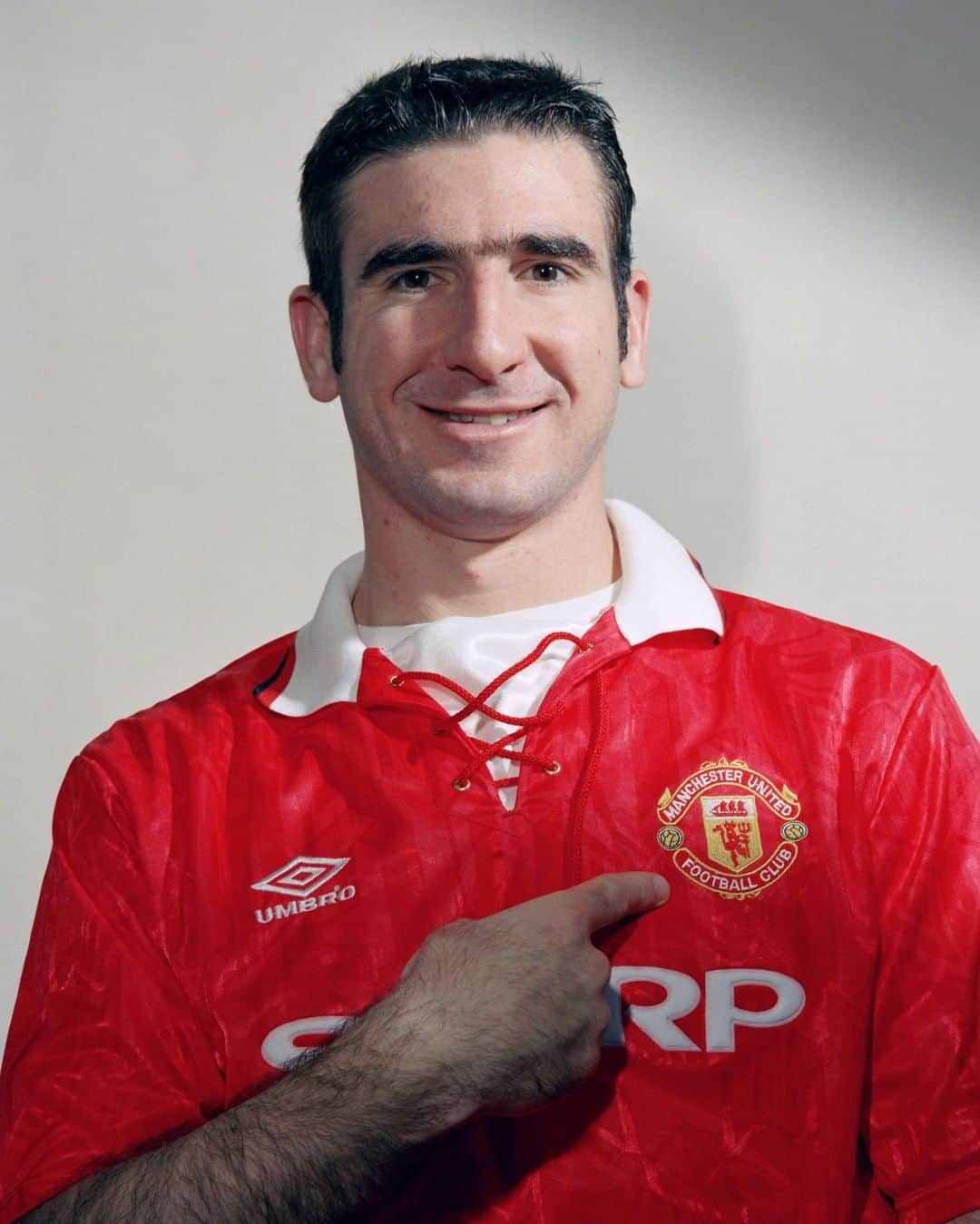 マンチェスター・ユナイテッドさんのインスタグラム写真 - (マンチェスター・ユナイテッドInstagram)「👑 ➡️ 🔴  #OTD in '92, Eric #Cantona signed for #MUFC!」11月26日 19時31分 - manchesterunited