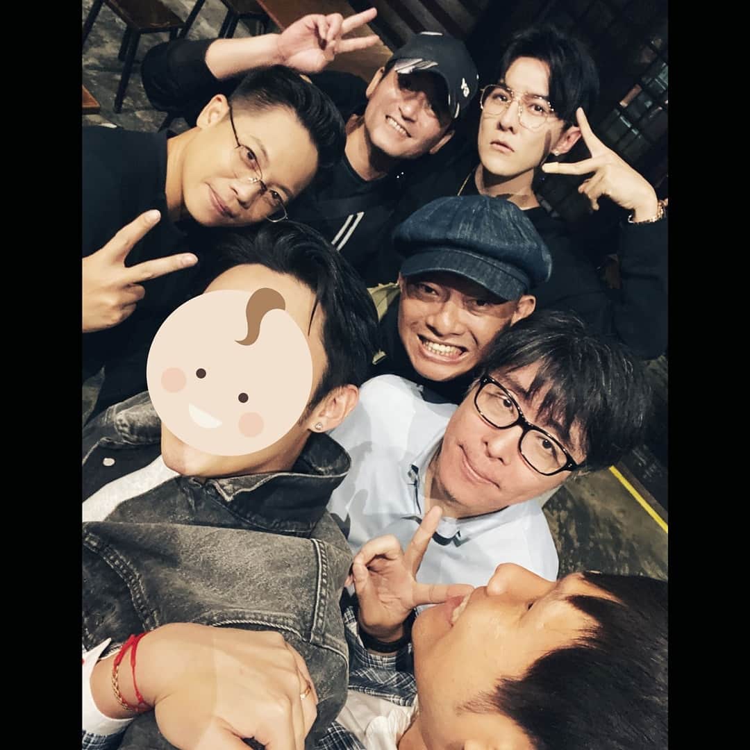 ダンソン・タンのインスタグラム：「開心聚餐🥂🥂🥂 #有人說醉臉要遮 #DT #HOTHEART #SEVENDAYS #唐禹哲」