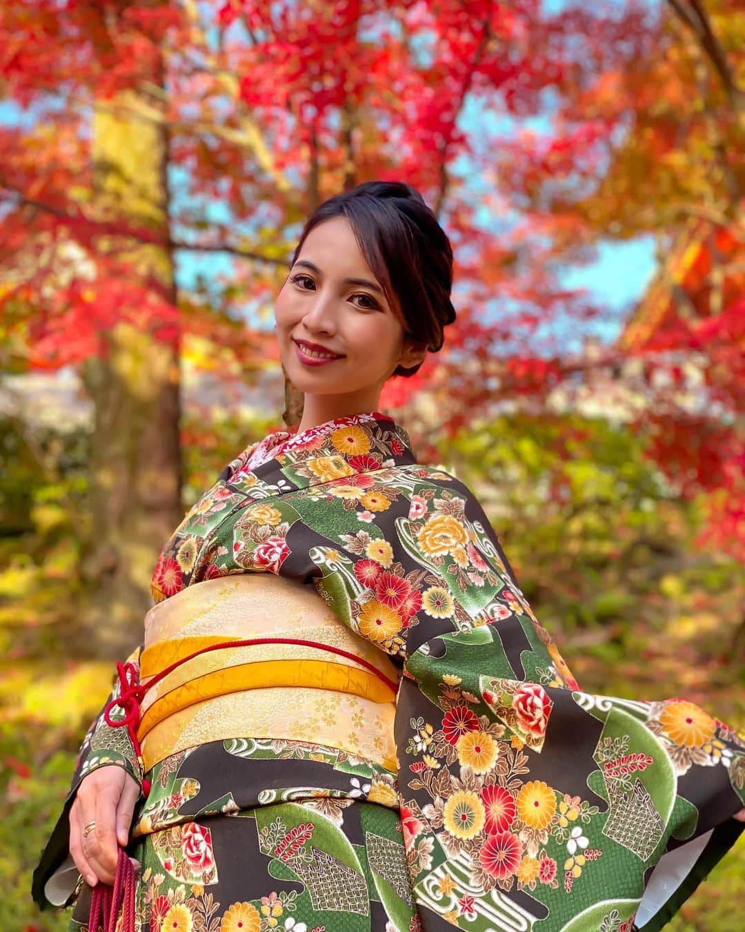 DJ Cellyさんのインスタグラム写真 - (DJ CellyInstagram)「京都へ👘🍁. . 夏は沢山浴衣を着たけど、ここでは着物を☺️. 和服って好きだなあ…丁度紅葉の季節と重なったのでラッキーでした。 景色がどこもキレイで。寒かったけど、空気が澄んでるようなツンとした感じが好きだったな🙆‍♀️👌. . . #京都 #紅葉 #着物 #旅行 #京都旅行 #旅 #和服 #秋 #kyoto #trip #kyotojapan #kyototravel #travel #travelphotography #kyototrip #kimono」11月26日 19時53分 - celly_cecilia