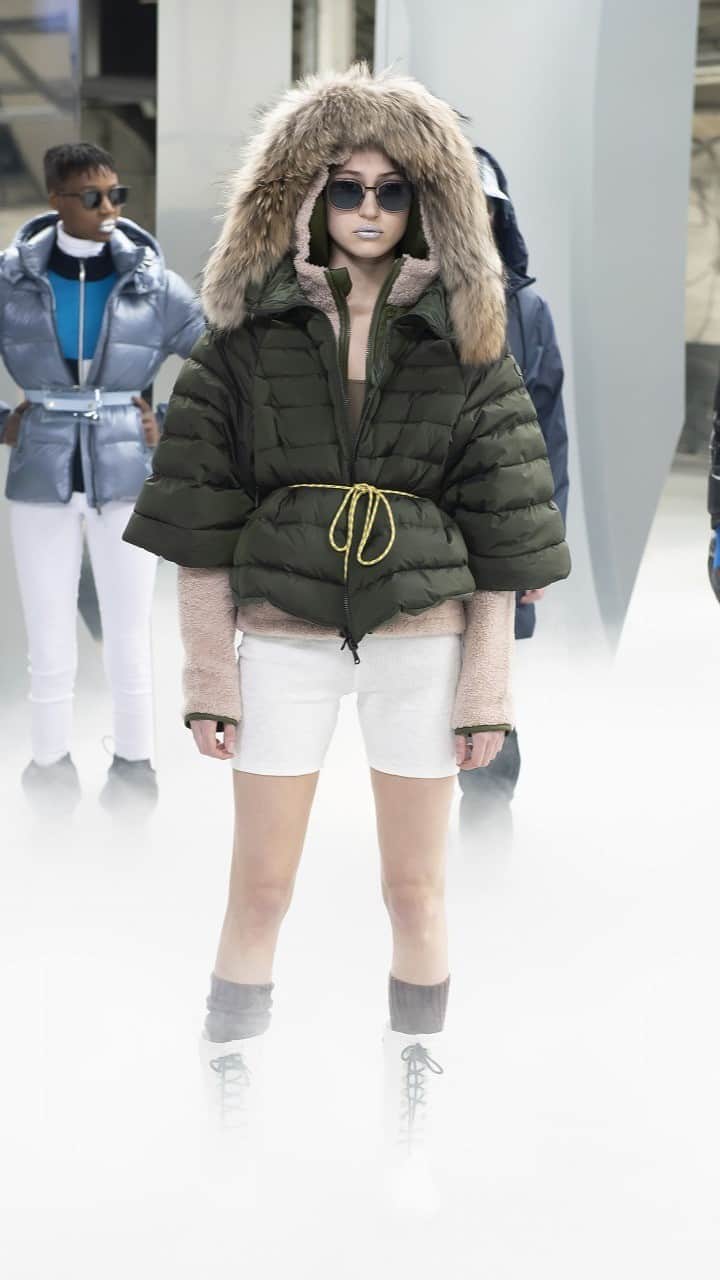 のインスタグラム：「Tatras presented its FW19/20 collection with 30 models walking amongst prisms with the air filled with an atmospheric smoke at Garage Amelot. The collection embodies the concept of a timeless beauty interpreted in different movements like a symphony with alternating rhythms.」