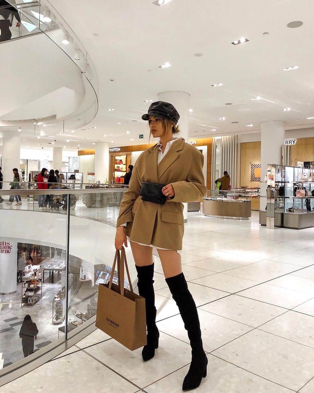 Angel™さんのインスタグラム写真 - (Angel™Instagram)「OOTD. Which item would you add to your shopping? Credit @vitaliia #americanstyle #ootd #outfit #style #fashion #falloutfits #autumnstyle #shoppingonline ❤️ #asaqueen」11月26日 20時05分 - americanstyle