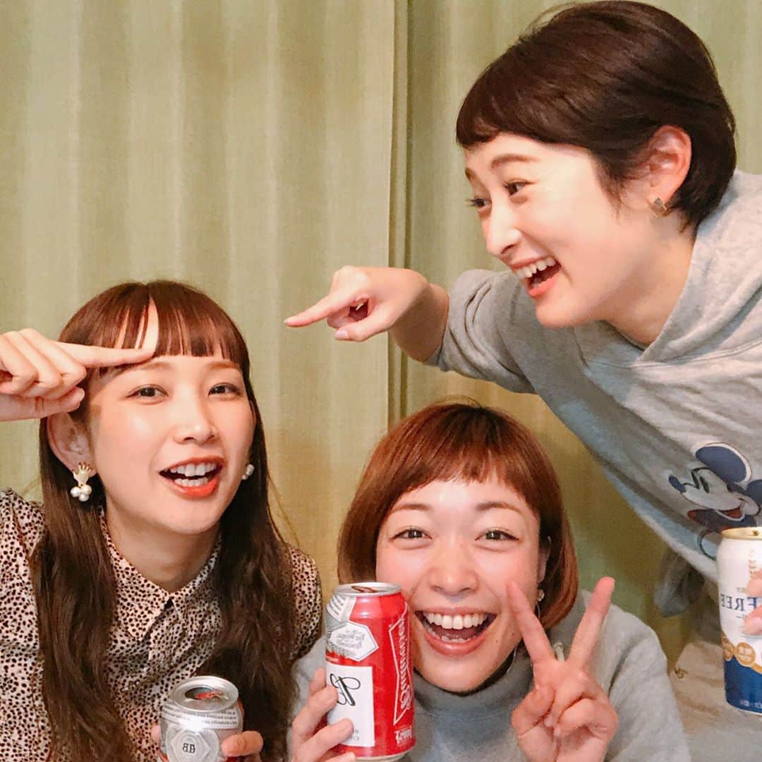 小雪さんのインスタグラム写真 - (小雪Instagram)「久しぶりの3人は 相変わらずでしたよ🥳 #みんな前髪短いよ  私の友達は、みんな私のことを 私より知ってる、、！！！笑 ありがとう、友達😆🙏 #友達最高 #一生友達 って中学の時とかプリクラに書いてたよね🤣」11月26日 20時12分 - koyuki2