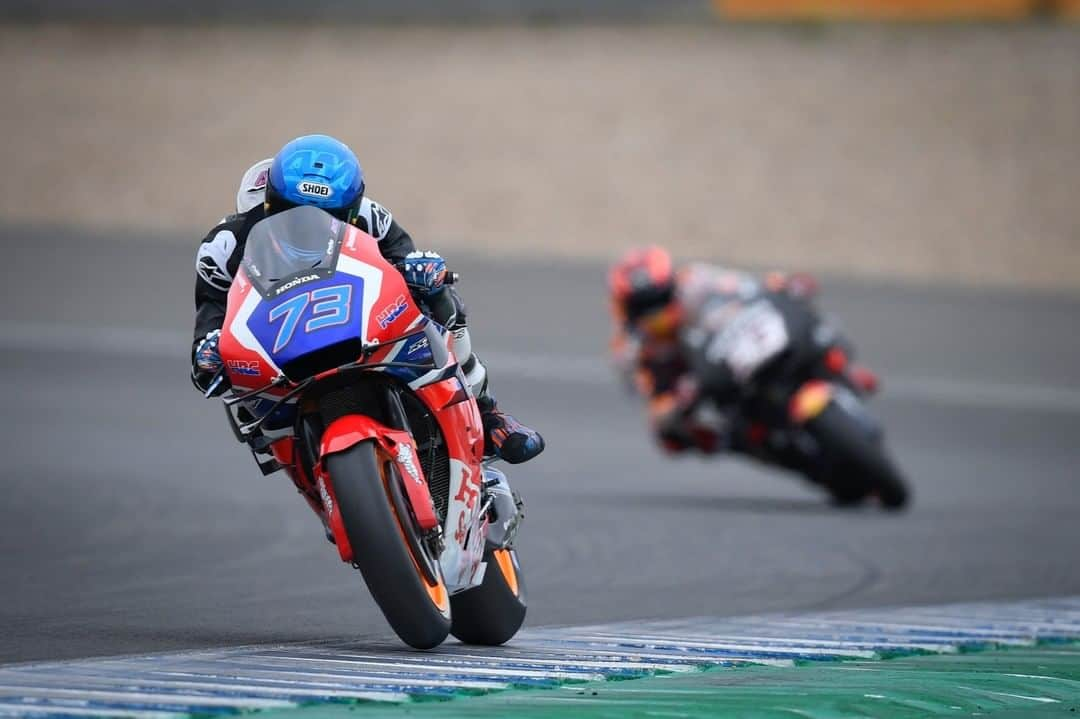 MotoGPさんのインスタグラム写真 - (MotoGPInstagram)「Brothers, champions, team-mates! 💪 // @alexmarquez73 leads @marcmarquez93 as the hard work continues at the #JerezTest! ✊ #AM73 #MM93 #MotoGP #Motorsport #Motorcycle #Racing」11月26日 20時24分 - motogp