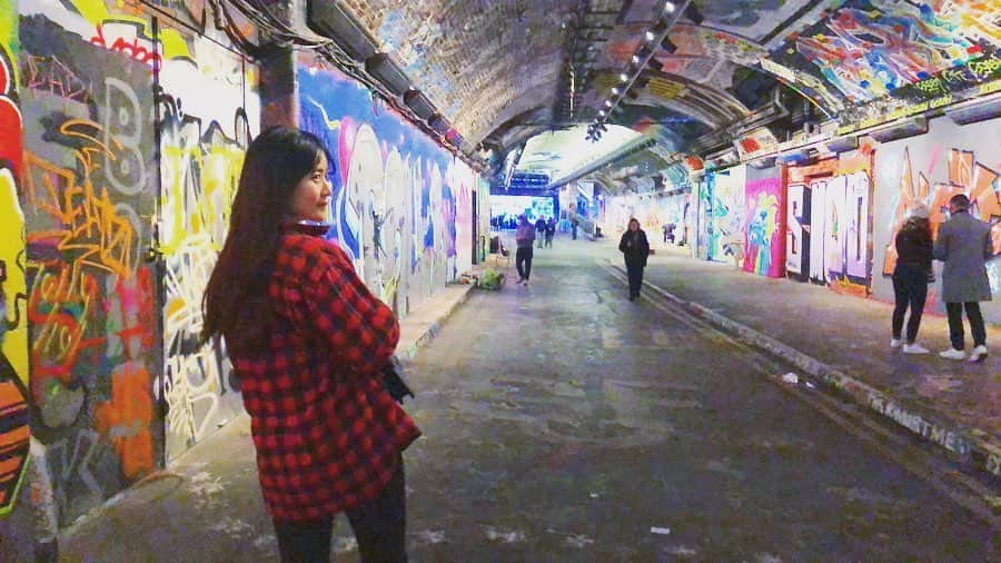 高木由麻奈さんのインスタグラム写真 - (高木由麻奈Instagram)「I saw wall paintings.It was very nice.  ペンキの匂いがすごかった😳はじめて描いてるところみた☺️♡すごいなぁ〜  #london #Mural」11月26日 20時31分 - yumana.t