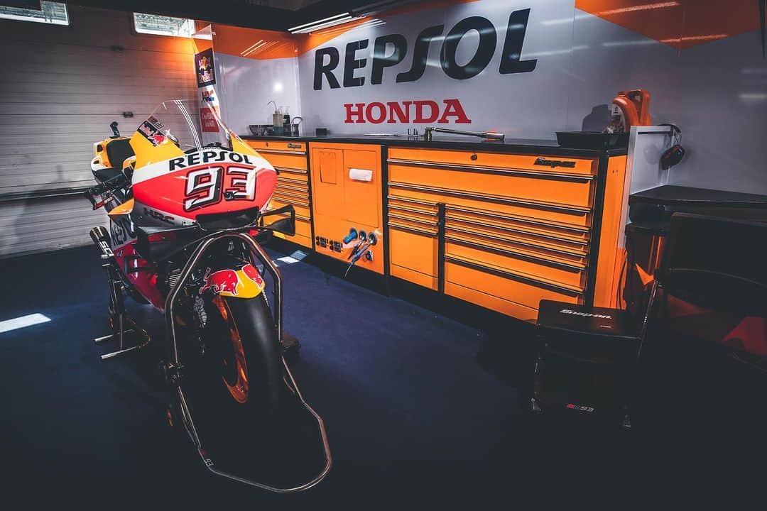 レプソル・ホンダのインスタグラム：「Inside the box, @snapon_uk help keep the work happening.  What's in your dream tool box?」