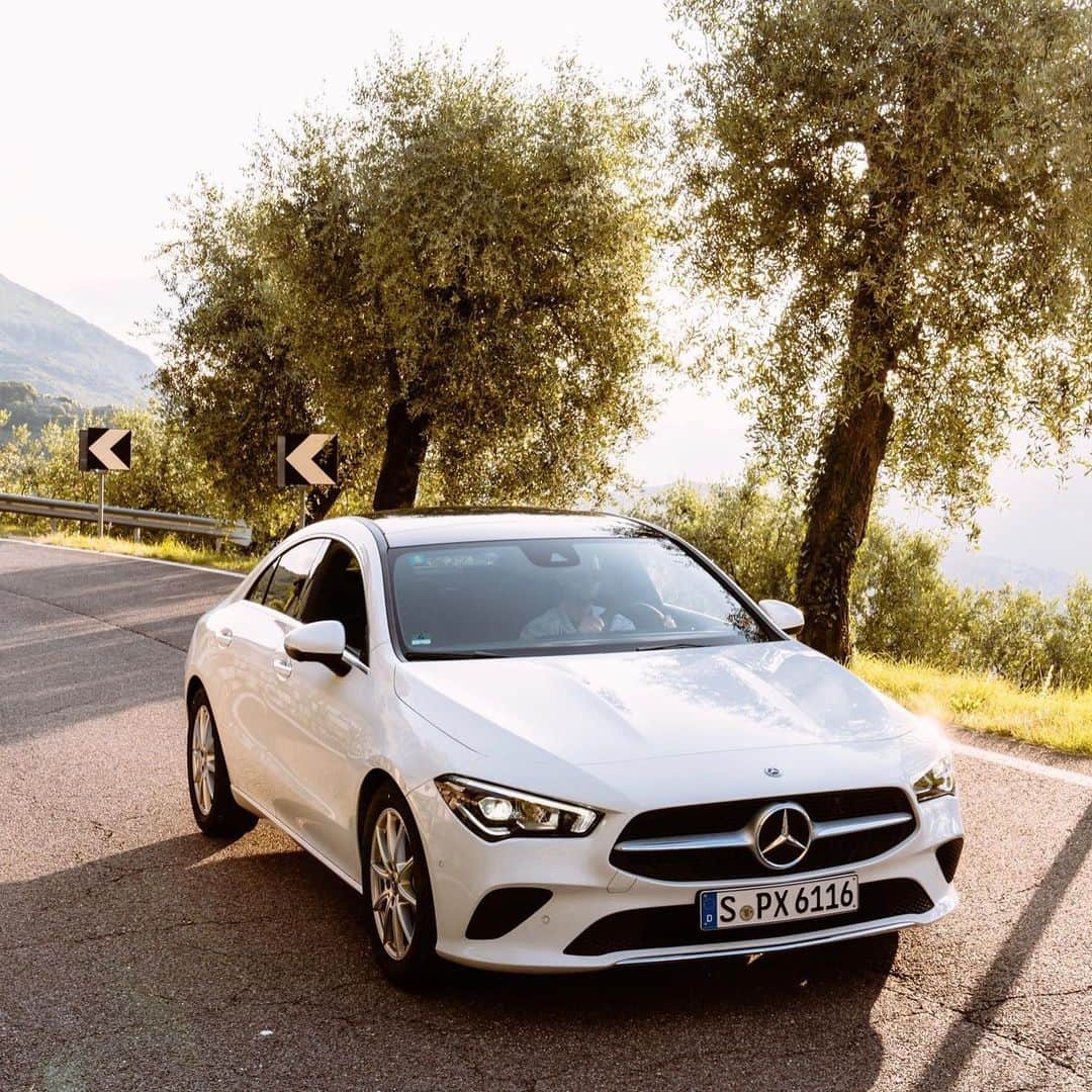 メルセデス・ベンツさんのインスタグラム写真 - (メルセデス・ベンツInstagram)「[Kraftstoffverbrauch kombiniert: 6,4-5,9 l/100 km | CO2-Emissionen kombiniert: 146-135 g/km | mb4.me/DAT-Leitfaden | Mercedes-Benz CLA 250] The moment when the performance puts you in the fast lane and the design puts a shine on you. Appreciate that. #Instacar #CLA #MercedesBenz #MBsocialsales #fashion #style 📸 @leo.rohrsetzer for #MBsocialcar model: @marion.pascale」11月26日 20時38分 - mercedesbenz