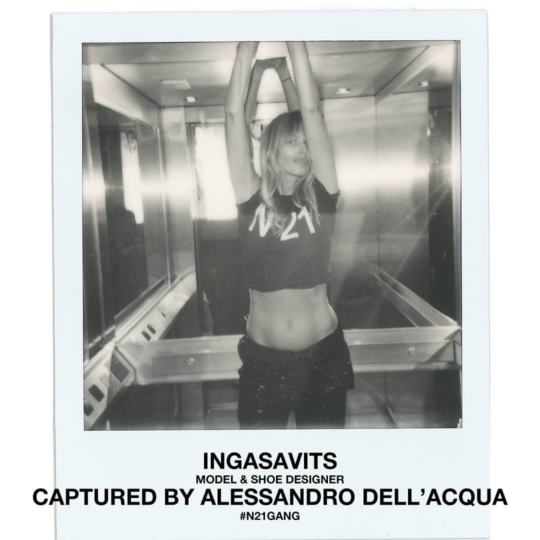 ヌメロ ヴェントゥーノさんのインスタグラム写真 - (ヌメロ ヴェントゥーノInstagram)「CAPTURED BY ALESSANDRO DELL’ACQUA. A series of polaroids that documents the vision of Alessandro dell’Acqua, founder and creative director of N21. #N21 #numeroventuno #alessandrodellacqua #N21Gang」11月26日 20時39分 - numeroventuno