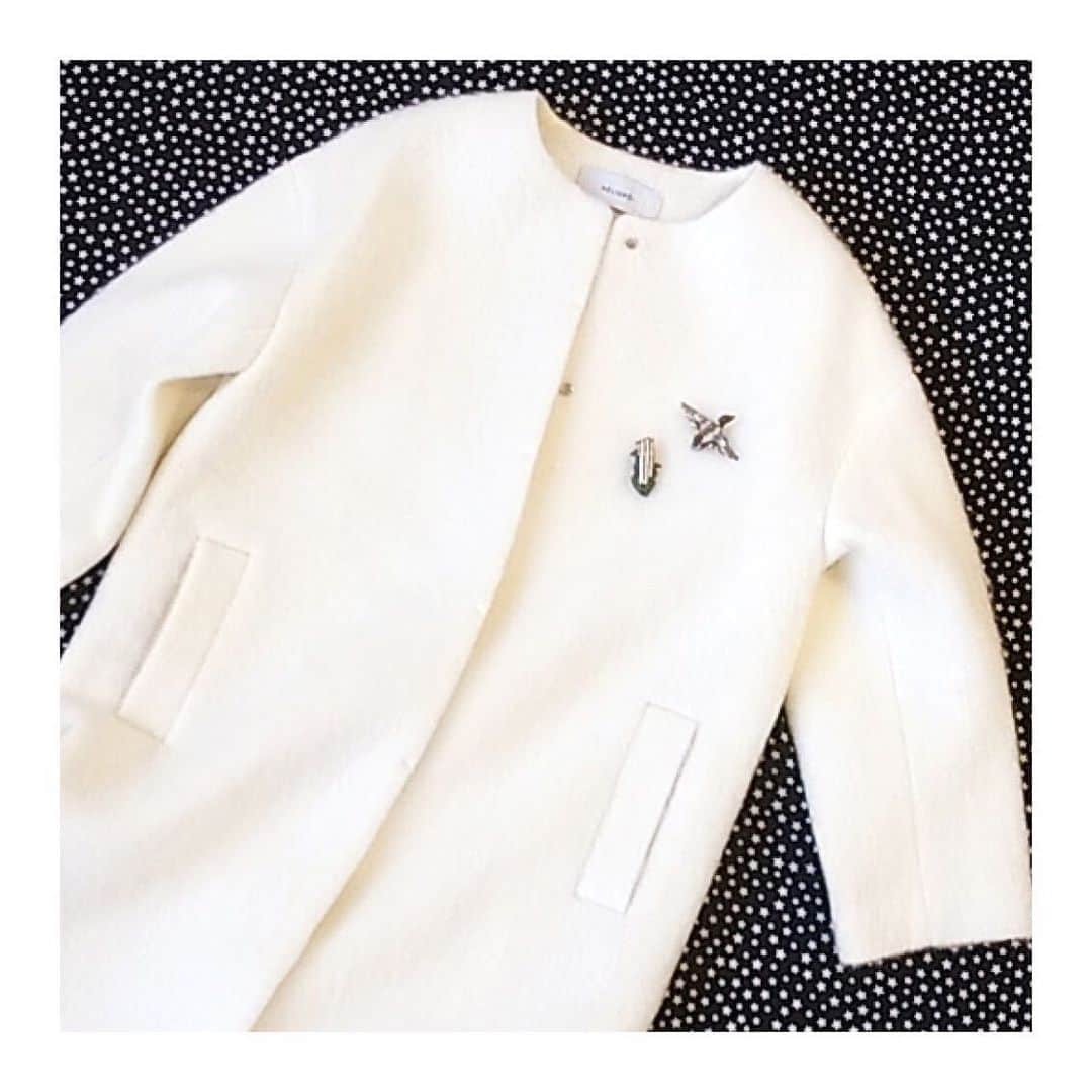 エリオポールのインスタグラム：「. Étoile 11.22.fri - 12.31.tue . petit gift★ . coat [HÉLIOPÔLE] 48,000yen+tax BROOCH [Trovelore] CORN 9,500yen+tax / BIRD 9,800yen+tax . . #HELIOPOLE30eme #HELIOPOLE #heliopole #エリオポール #2019aw #autumnwinter #selectshop #fashion #style」