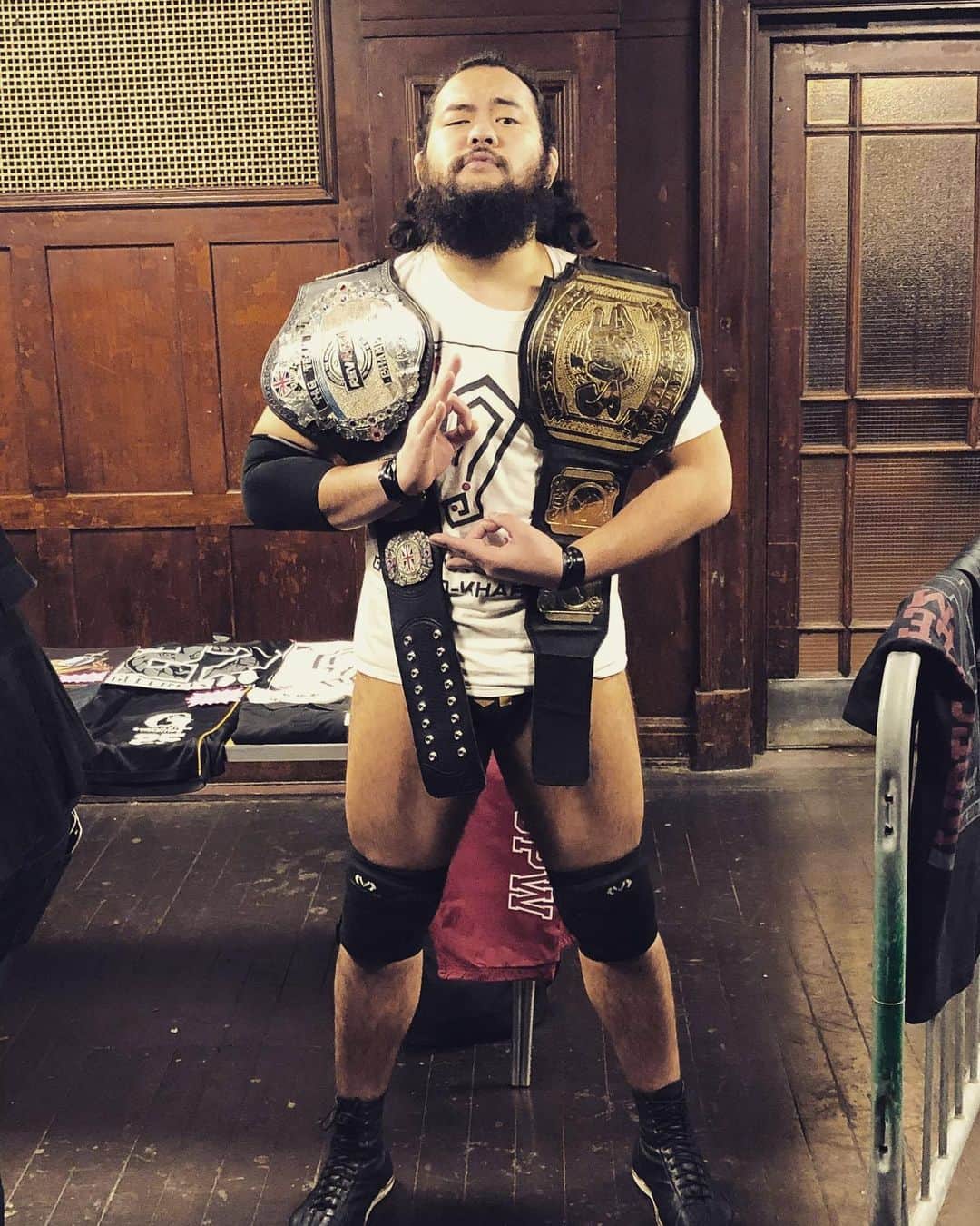 のインスタグラム：「Dominated the second Tag Team Belt. 2つ目のダッグベルトを支配した。 シングルベルトと合わせて3冠目である。 #GOK #GreatOKharn #wrestler #prowrestling #RevolutionProWrestling #RevProUK #NewJapanProWrestling #njpw #UK #london  #tagteam  #tagteamchampions  #ドミネーター #オーカーン #プロレス  #プロレスラー #新日本プロレス #英国 #イギリス #ロンドン #タッグチャンピオン  #チャンピオンベルト #チャンピオン」