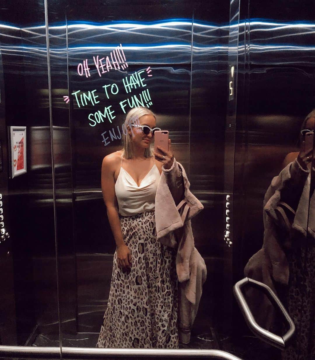 シェパードのインスタグラム：「Always down for fun! @ovolohotels」